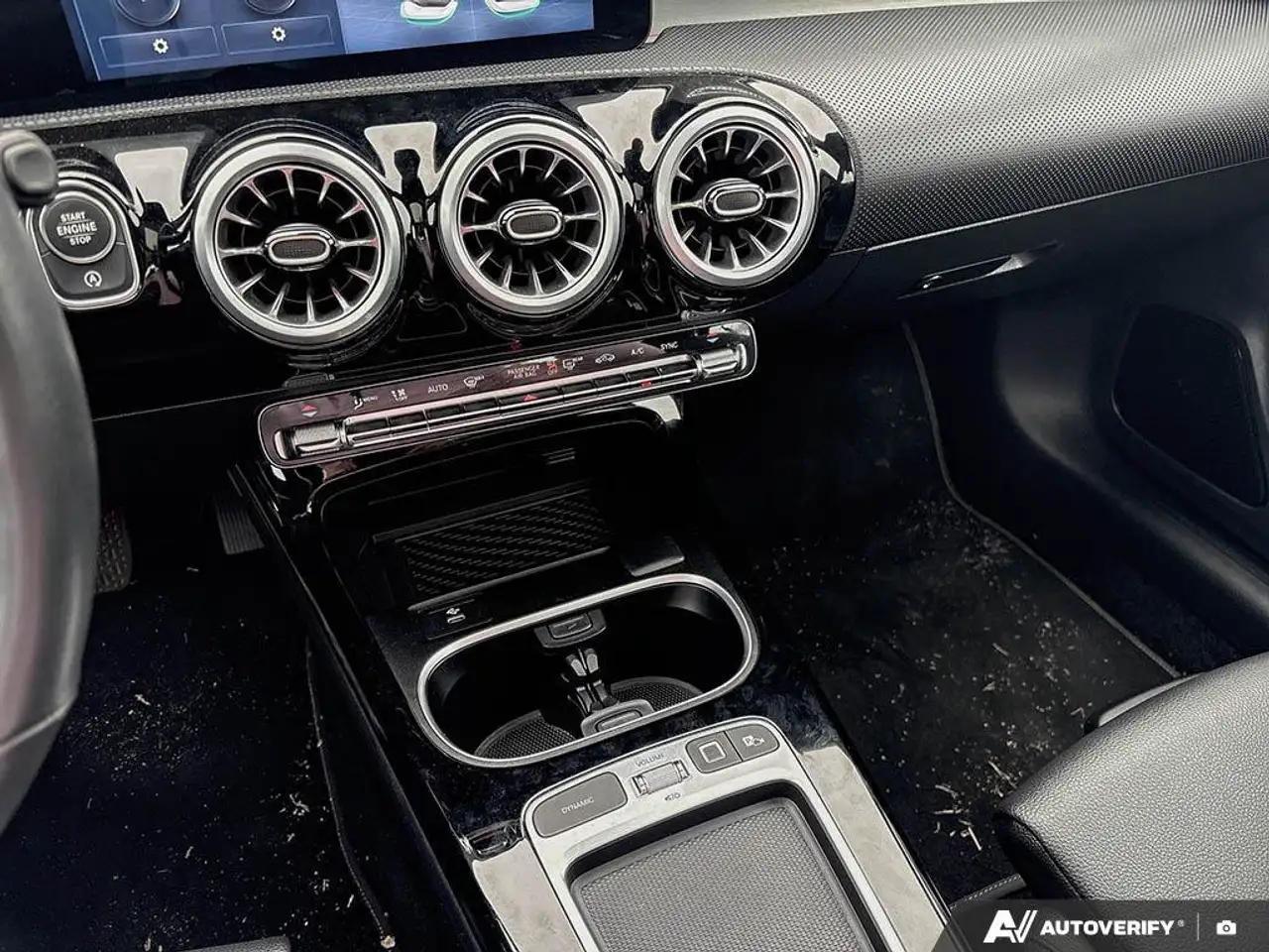 Mercedes-Benz CLA снимка Mercedes-Benz CLA