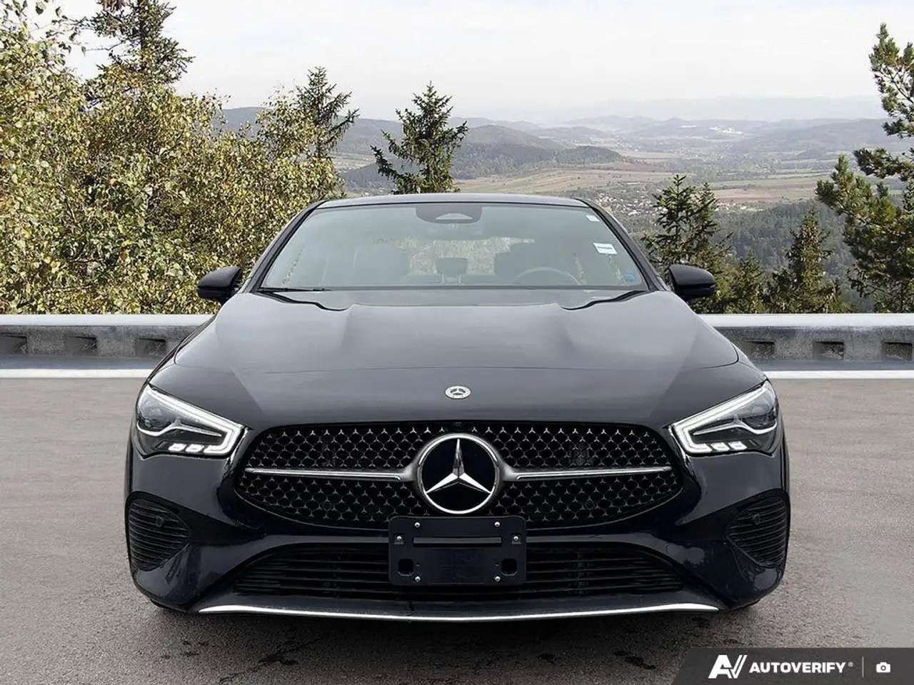 Mercedes-Benz CLA снимка Mercedes-Benz CLA