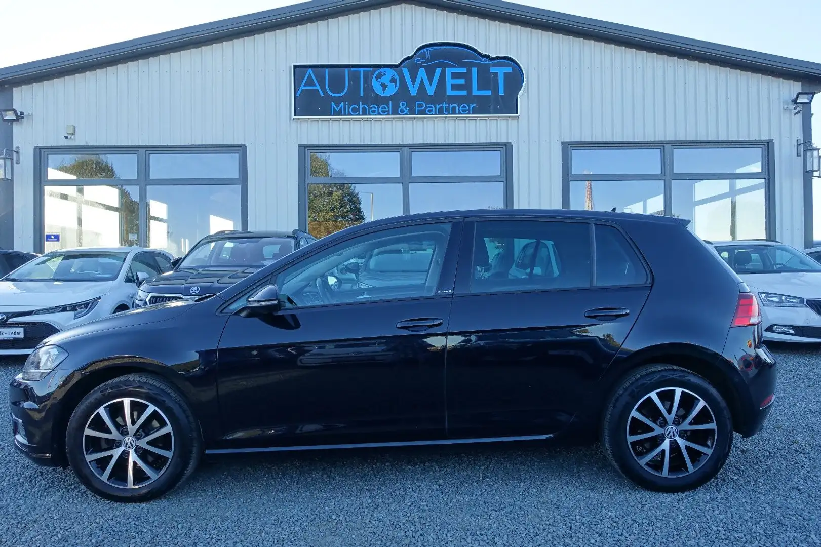 Volkswagen Golf VII 1.0 lück.Scheckheft ACC KLIMAAUT NAV 16 Schwarz - 1