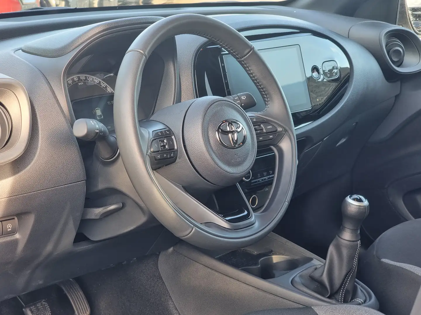 Toyota Aygo X 1.0 VVT-i MT Pulse | Apple car play| Andriod Auto Grijs - 2