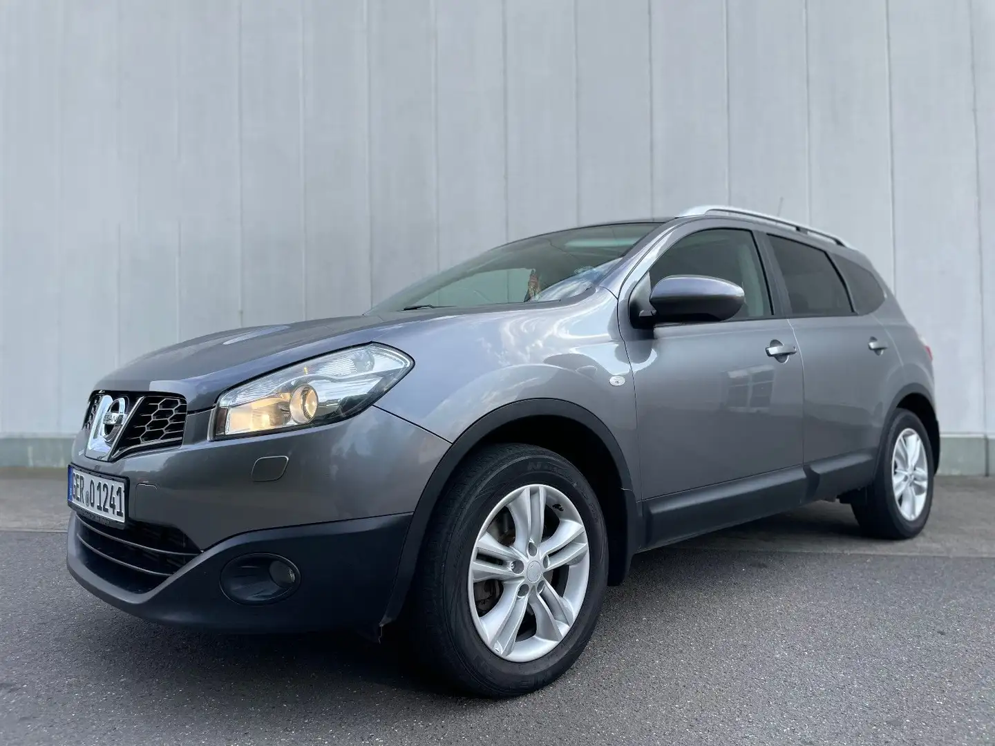 Nissan Qashqai+2 * 7-SITZER*KAMERA*NAVI*PANORAMA* Grau - 2