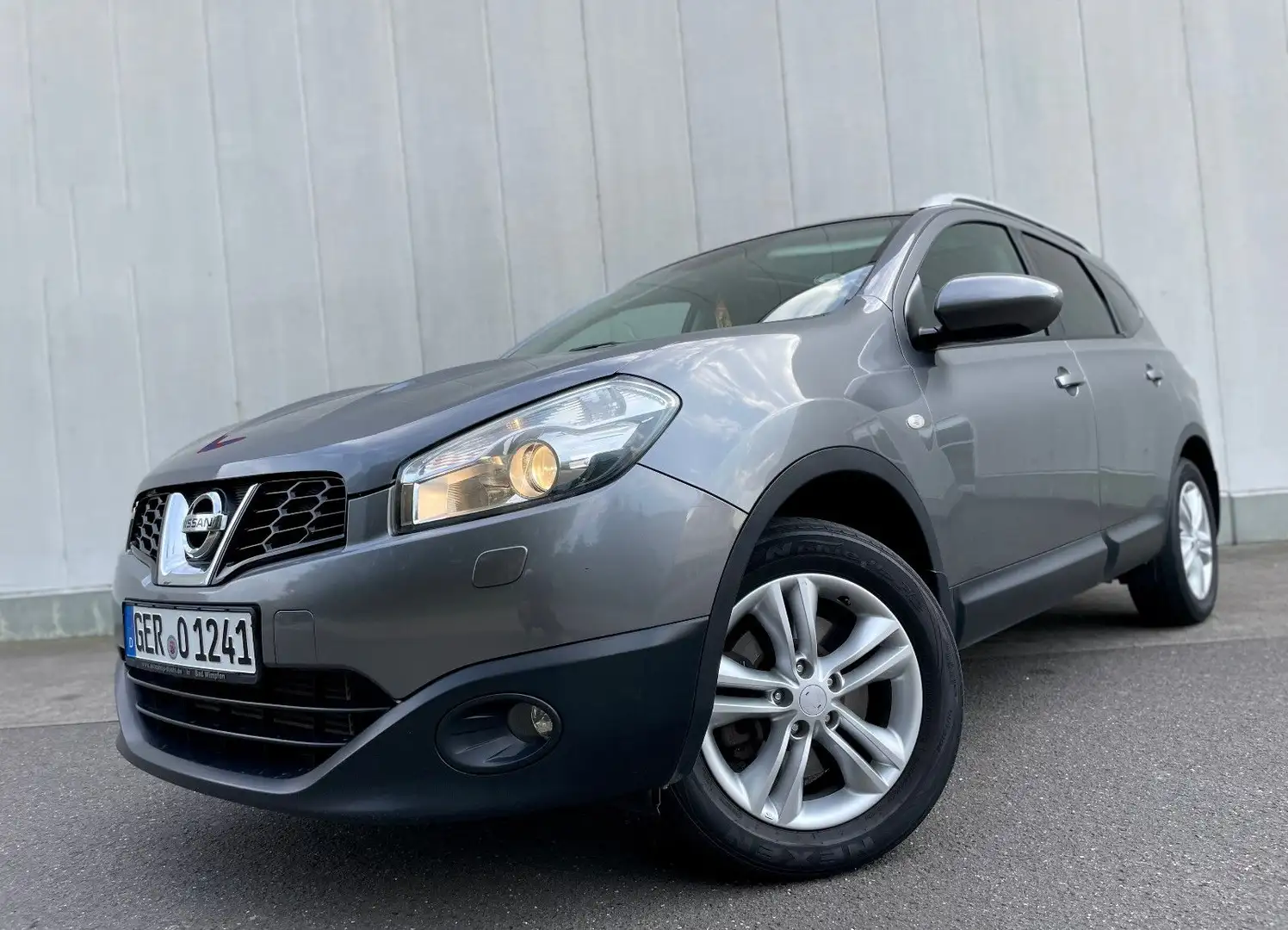 Nissan Qashqai+2 * 7-SITZER*KAMERA*NAVI*PANORAMA* Grau - 1