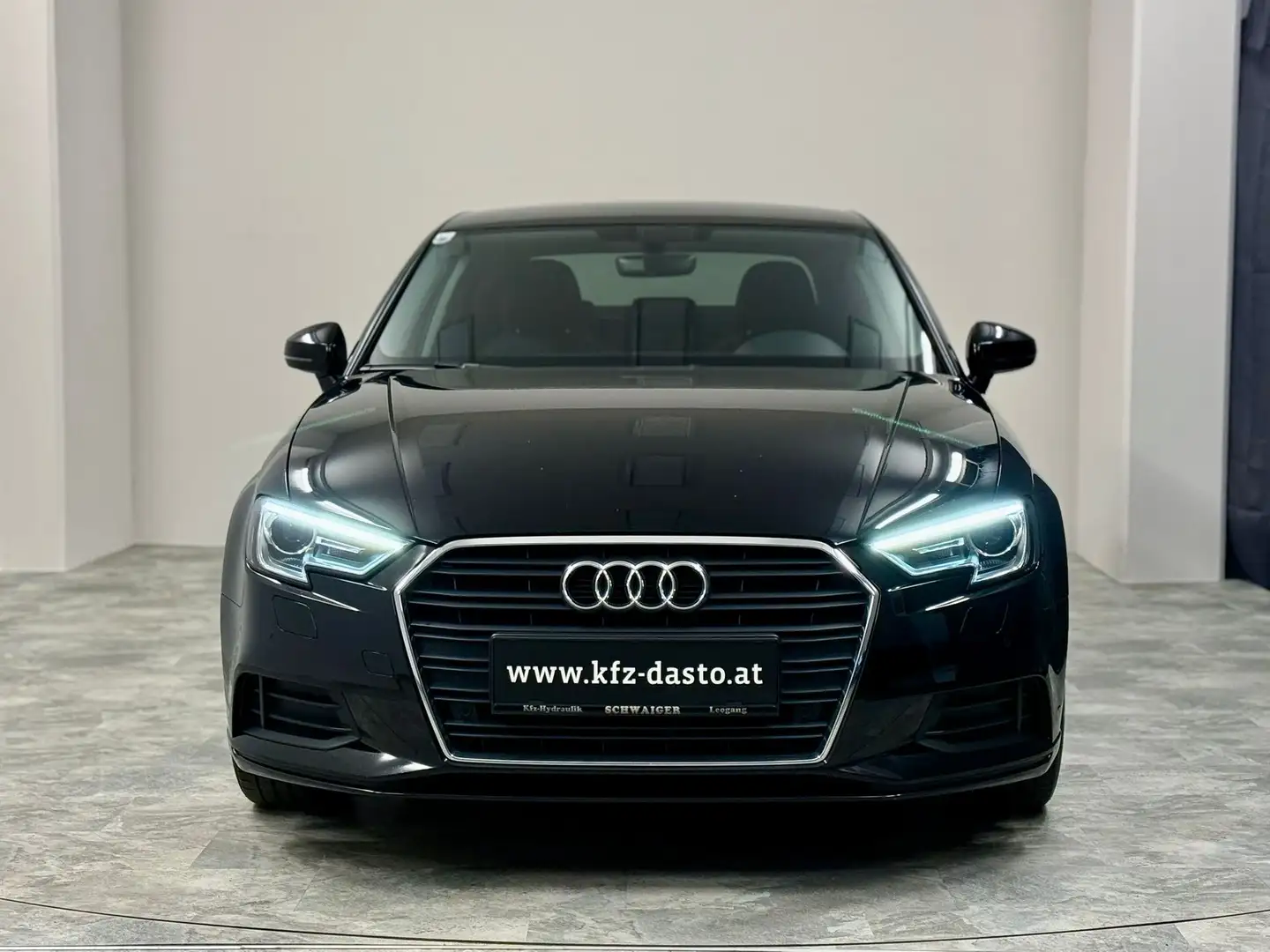 Audi A3 1.6 TDI II Standheizung II Sport II MMI II Чорний - 2