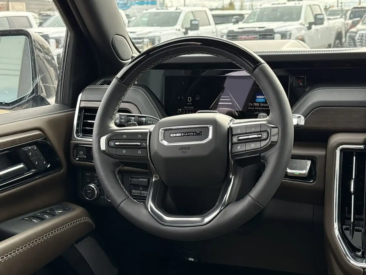 GMC Yukon снимка GMC Yukon