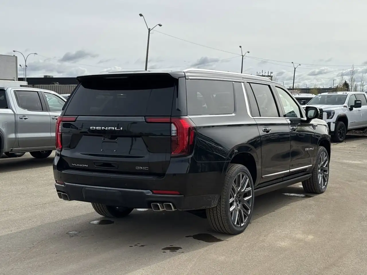 GMC Yukon снимка GMC Yukon