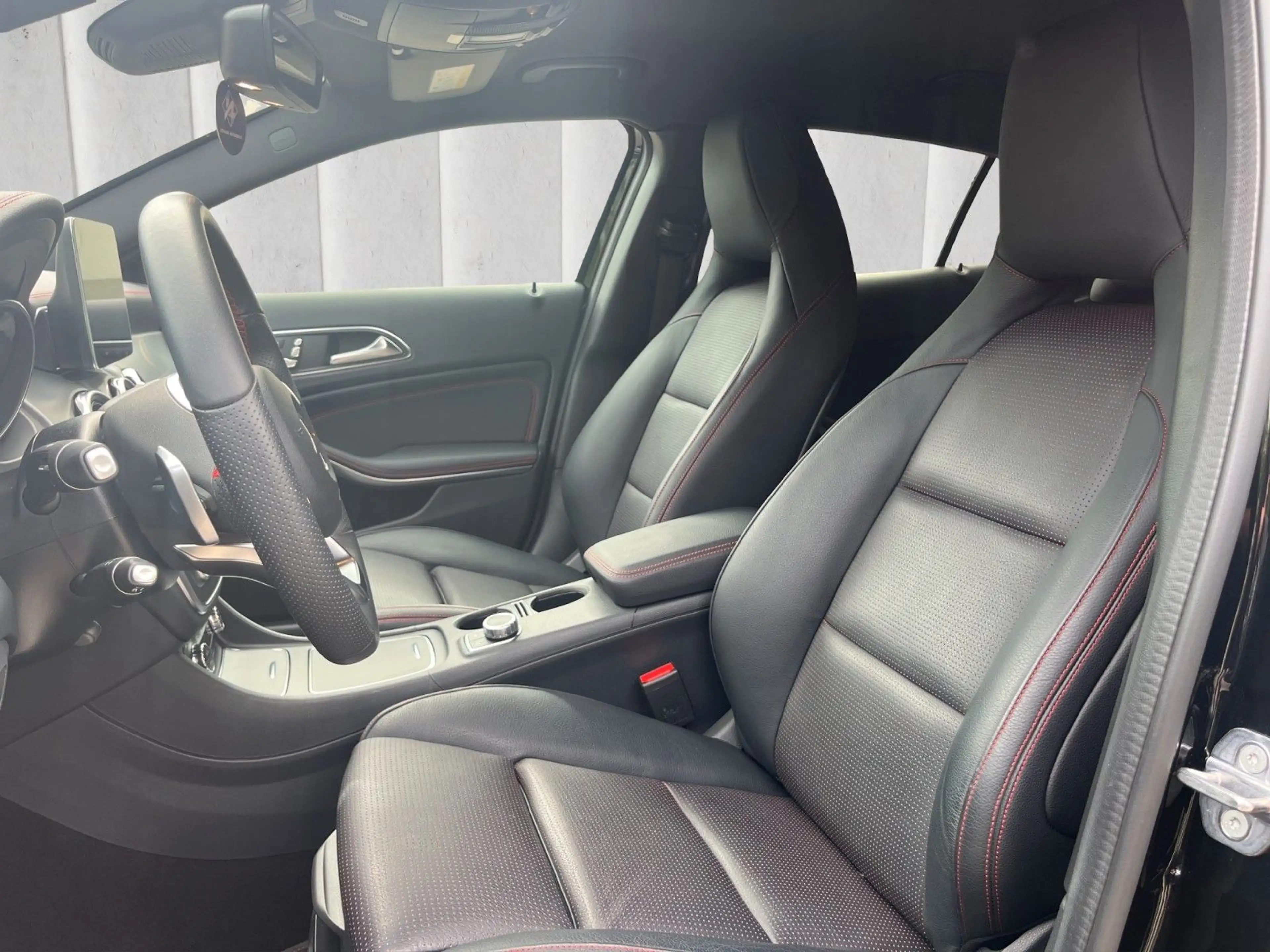 Mercedes-Benz GLA 180 AMG Line*Night-Paket*Kamera*LED*SHZ** — photo 14