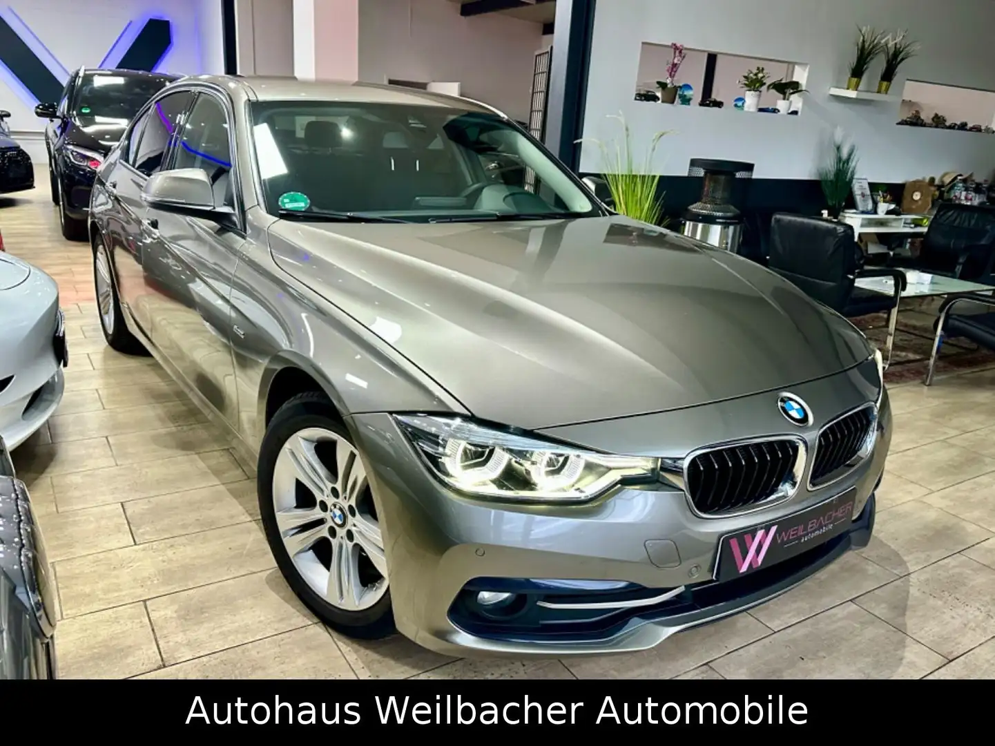 BMW 318 i Lim. Sport Line * Navi * LED * Plateado - 2