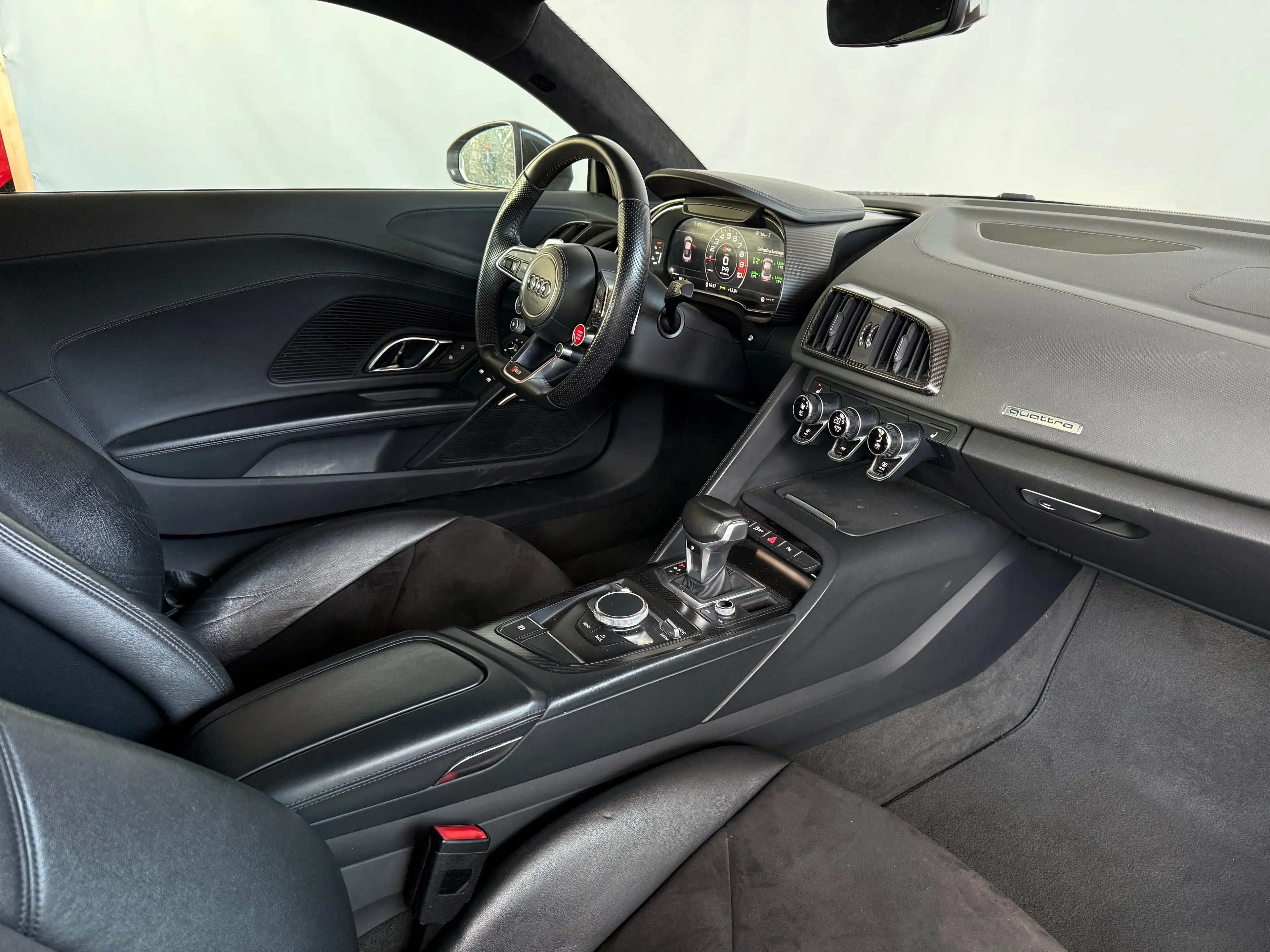 Audi R8 plus 5,2 FSI quattro S-tronic — photo 10