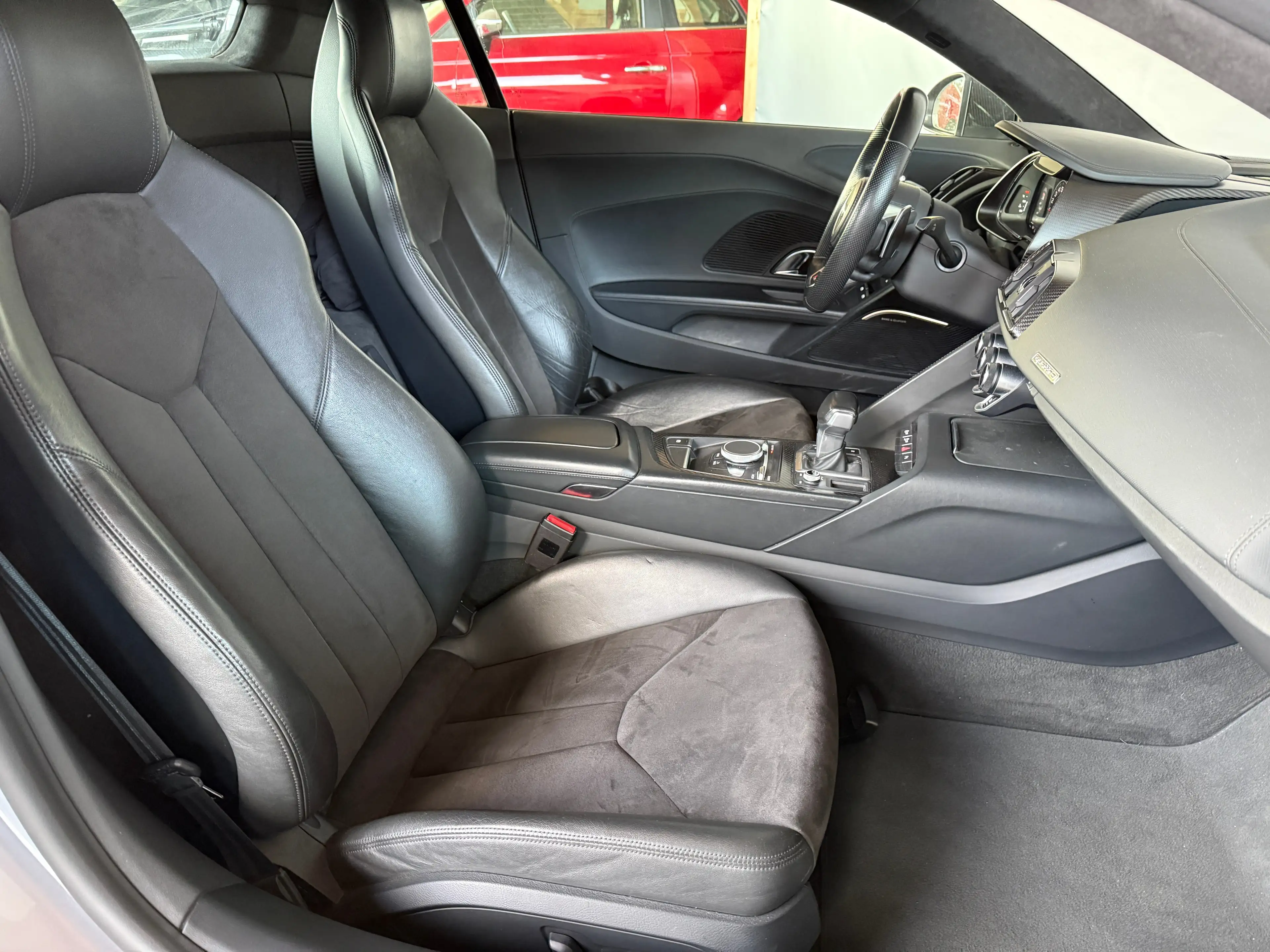 Audi R8 plus 5,2 FSI quattro S-tronic — photo 12