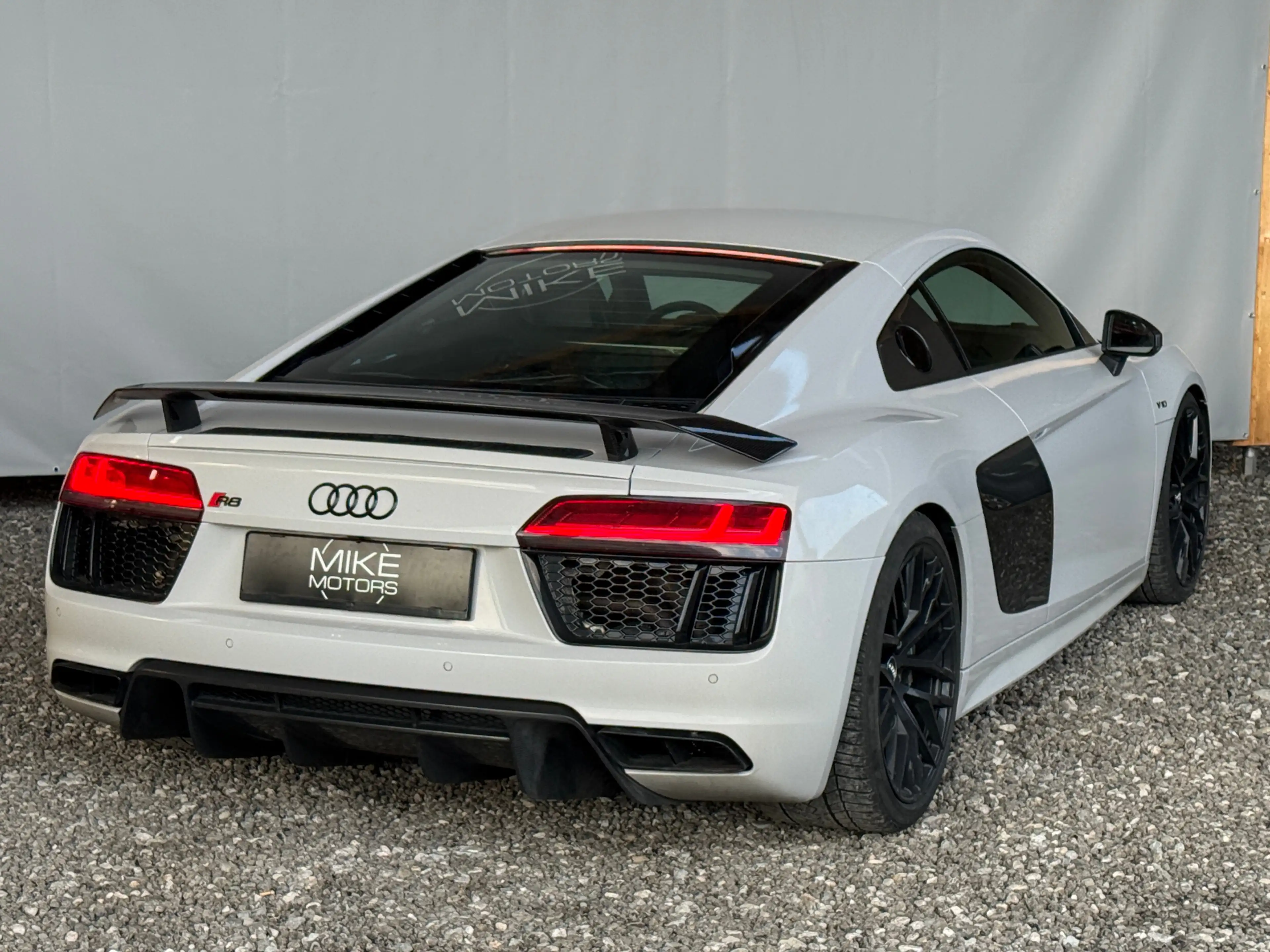 Audi R8 plus 5,2 FSI quattro S-tronic — photo 7