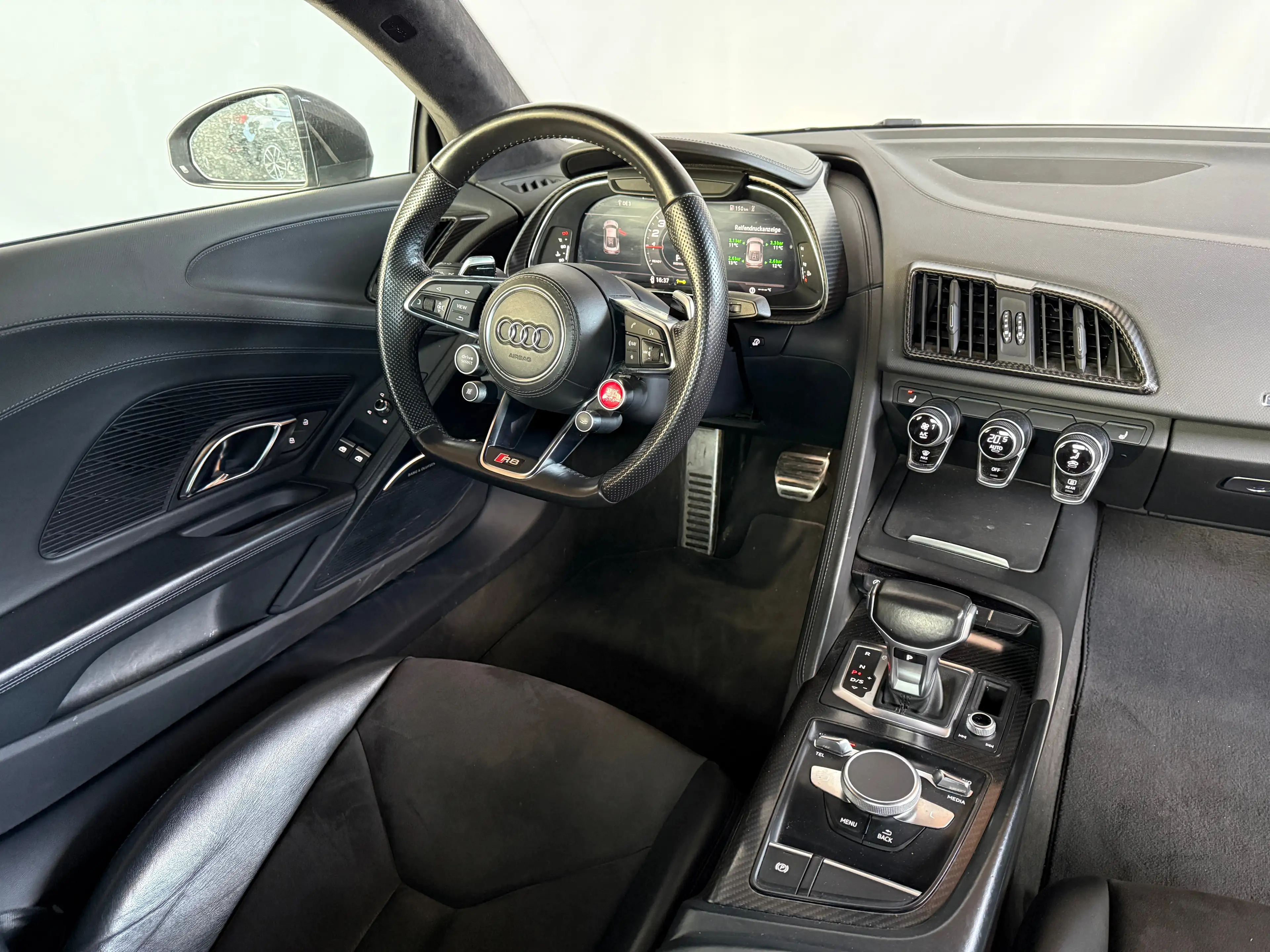 Audi R8 plus 5,2 FSI quattro S-tronic — photo 11