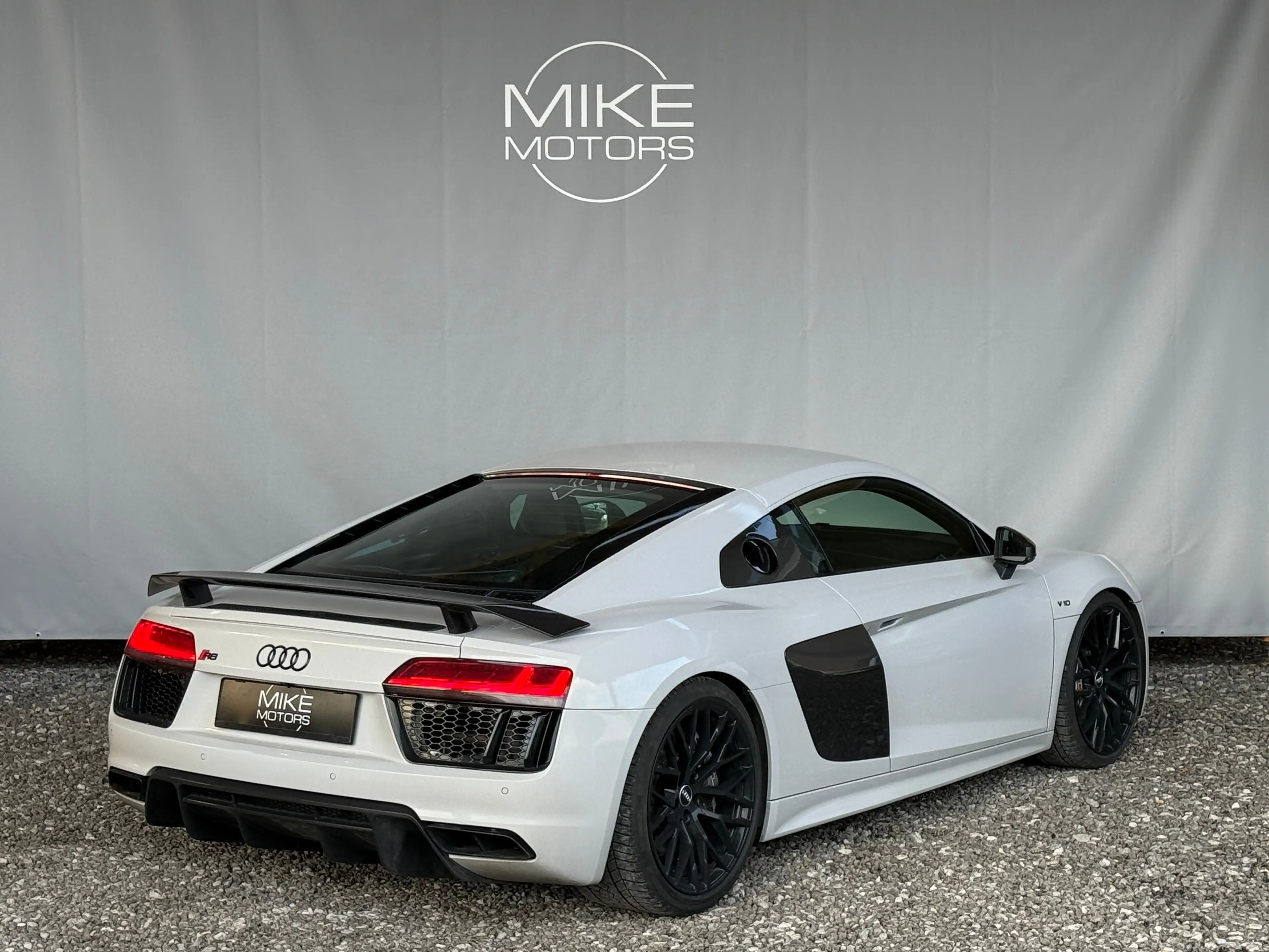 Audi R8 plus 5,2 FSI quattro S-tronic — photo 6