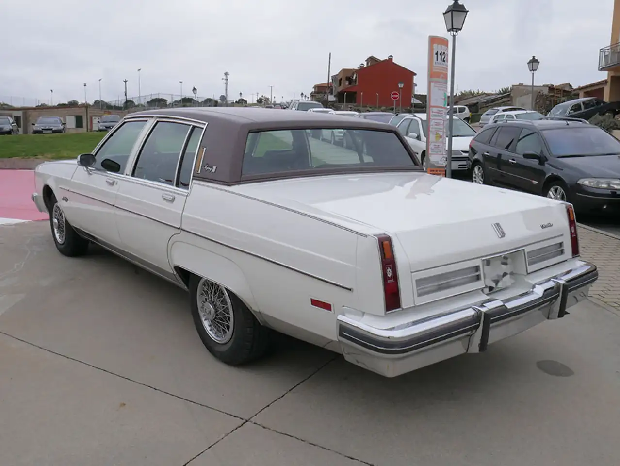 Oldsmobile Ninety-Eight Regency Sedan, foto 7