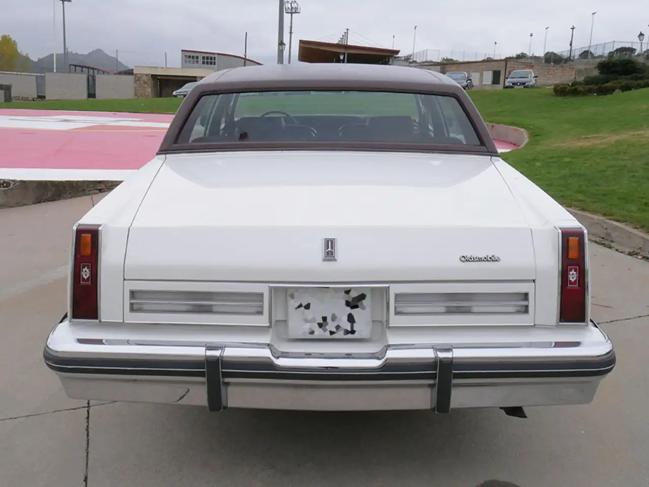 Oldsmobile Ninety-Eight Regency Sedan, foto 6