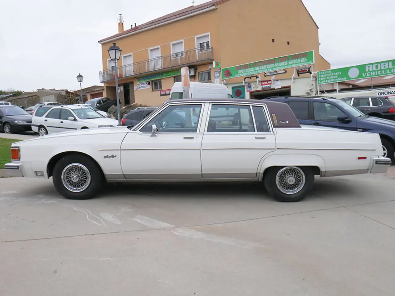 Oldsmobile Ninety-Eight Regency Sedan, foto 8