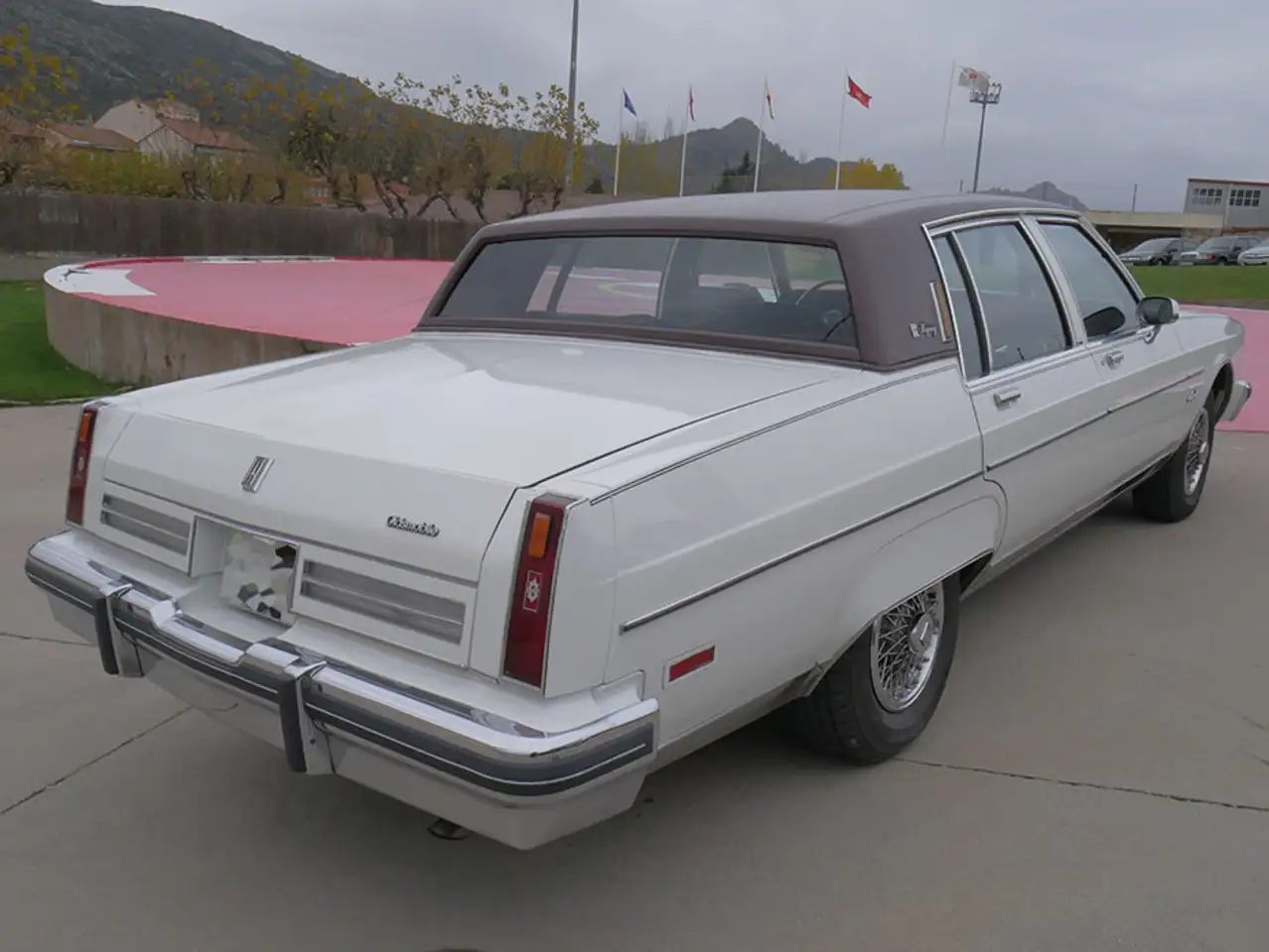 Oldsmobile Ninety-Eight Regency Sedan, foto 5