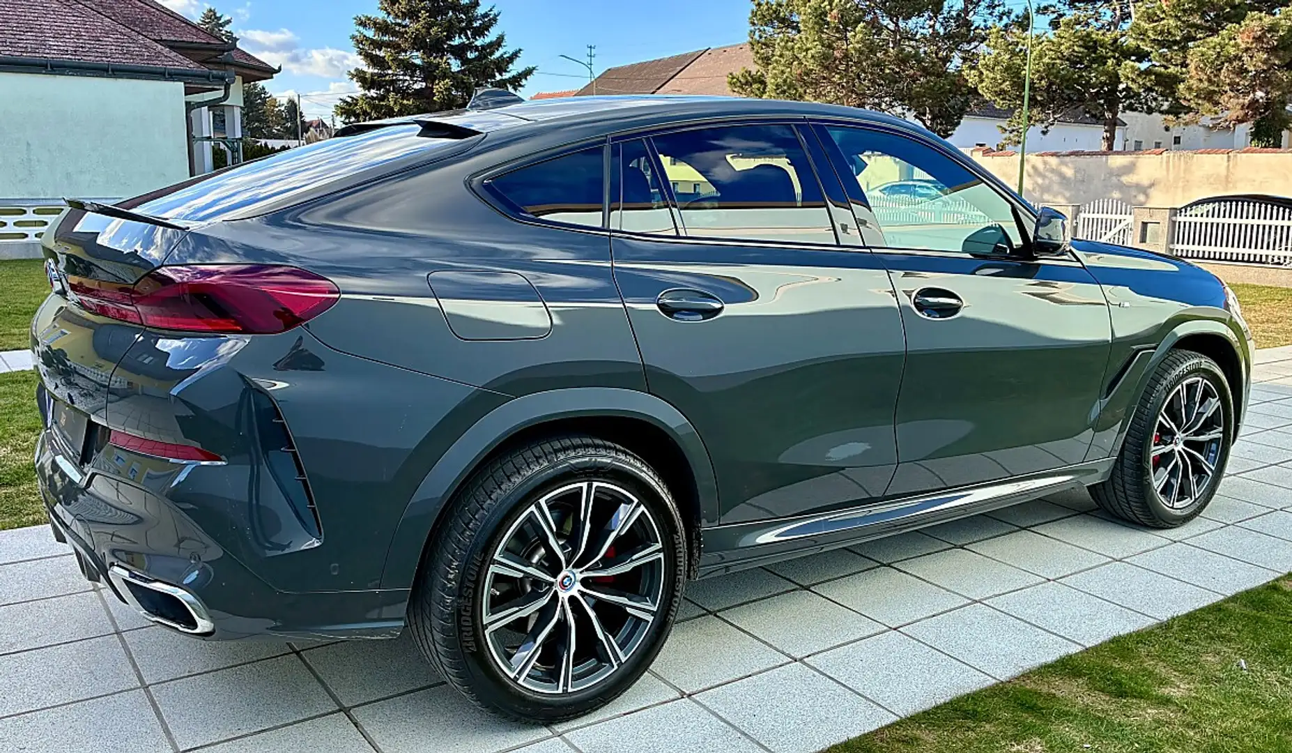 BMW X6 40i 48 V Aut.  Neupreis: 144.500 € - Facelift -... Grau - 1