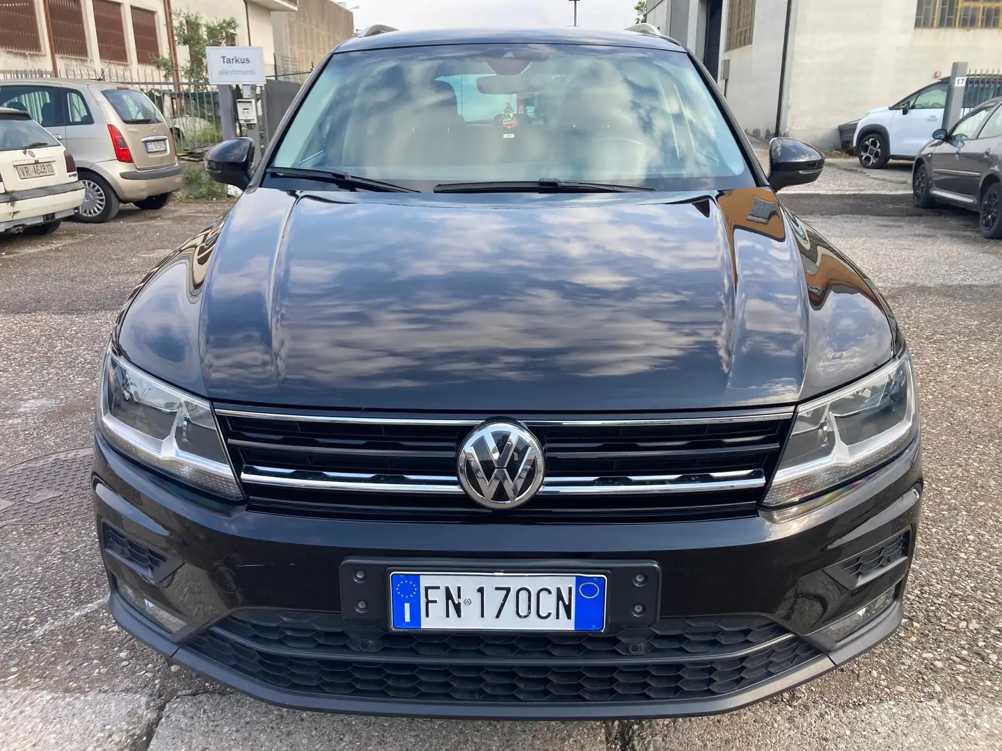 Volkswagen Tiguan Tiguan 1.6 tdi Business 115cv 2018 Zwart - 2