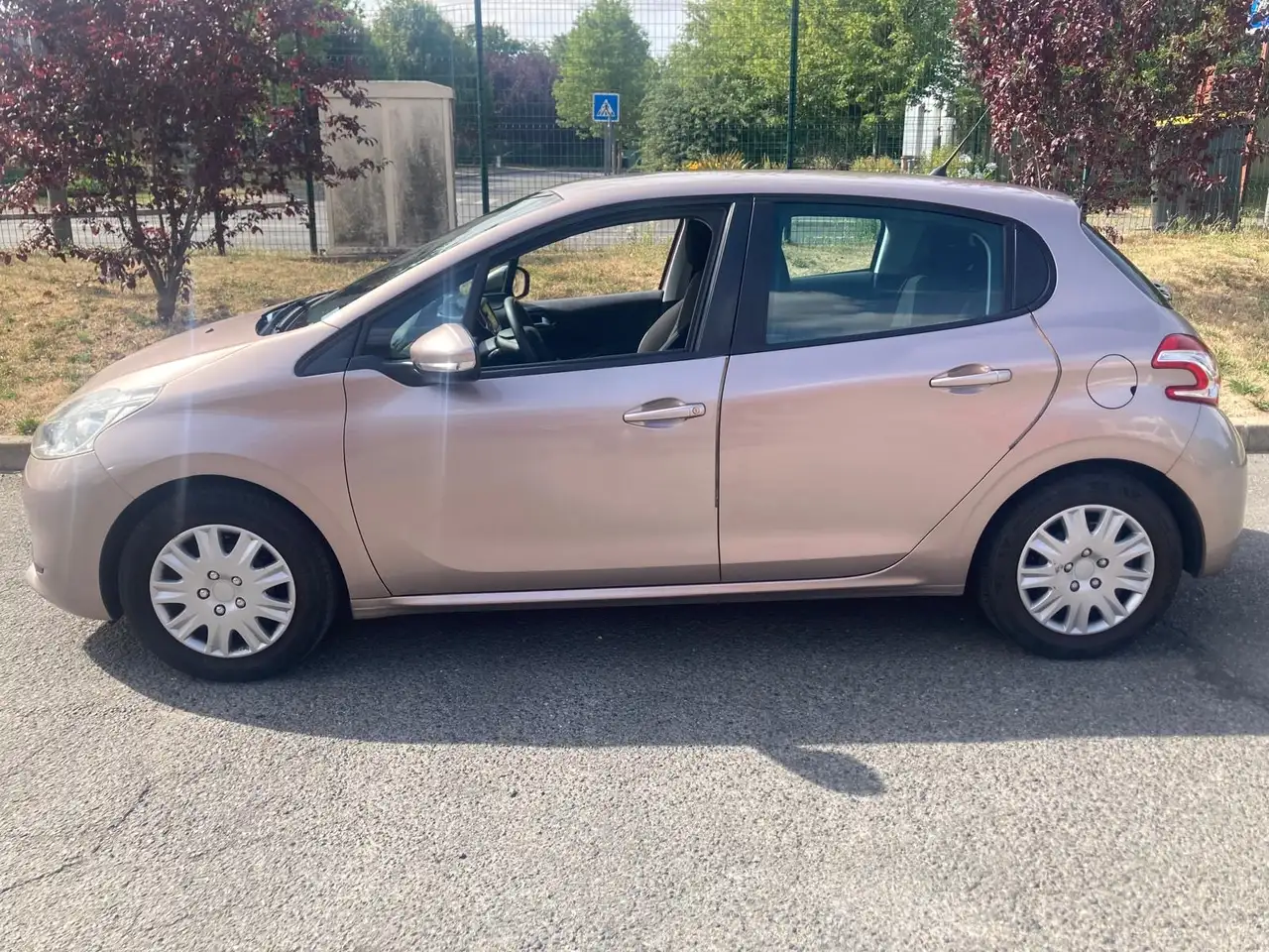 Peugeot 208 208 — photo 2