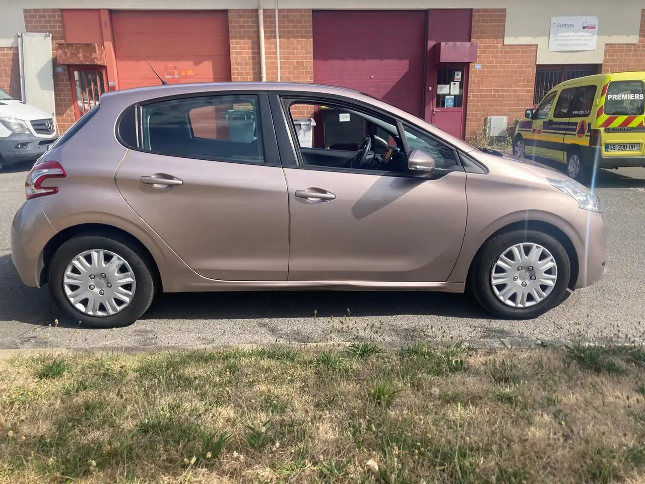 Peugeot 208 208 — photo 4