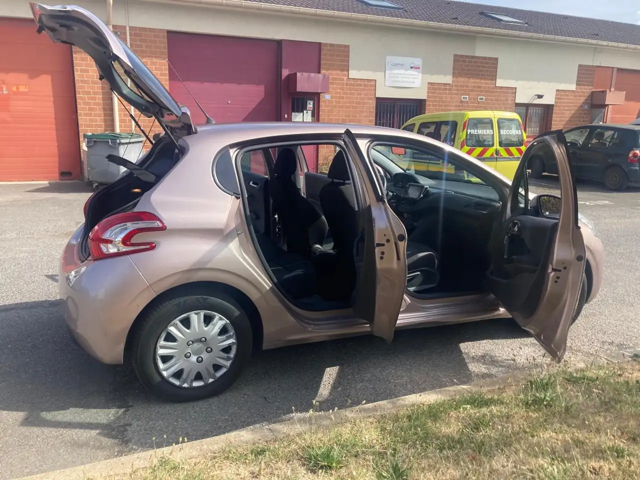 Peugeot 208 208 — photo 7