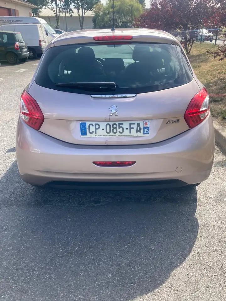 Peugeot 208 208 — photo 3