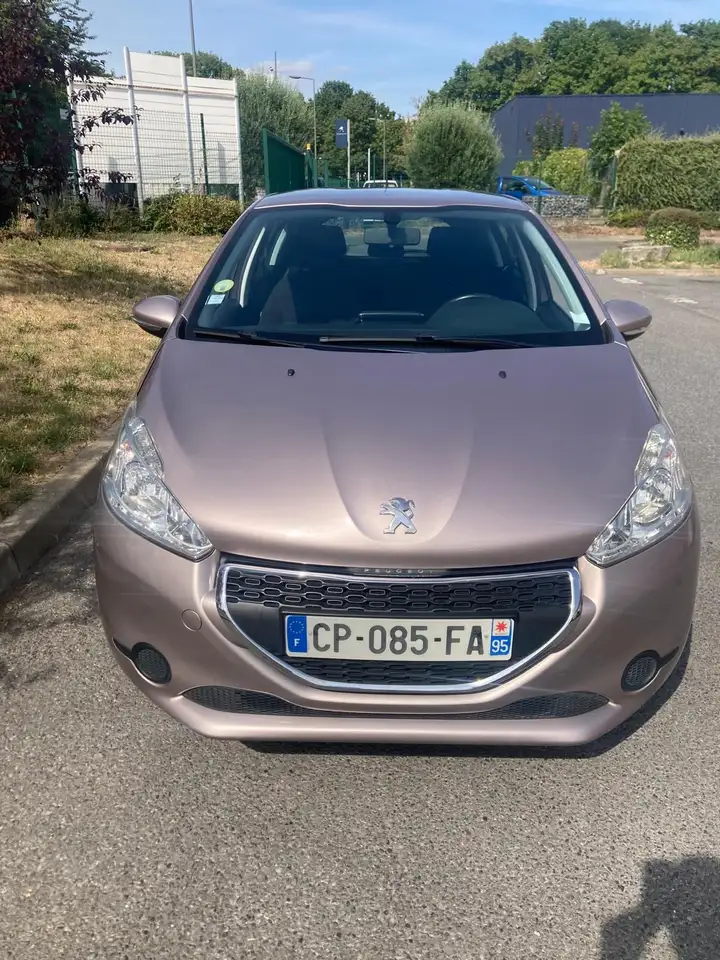 Peugeot 208 208