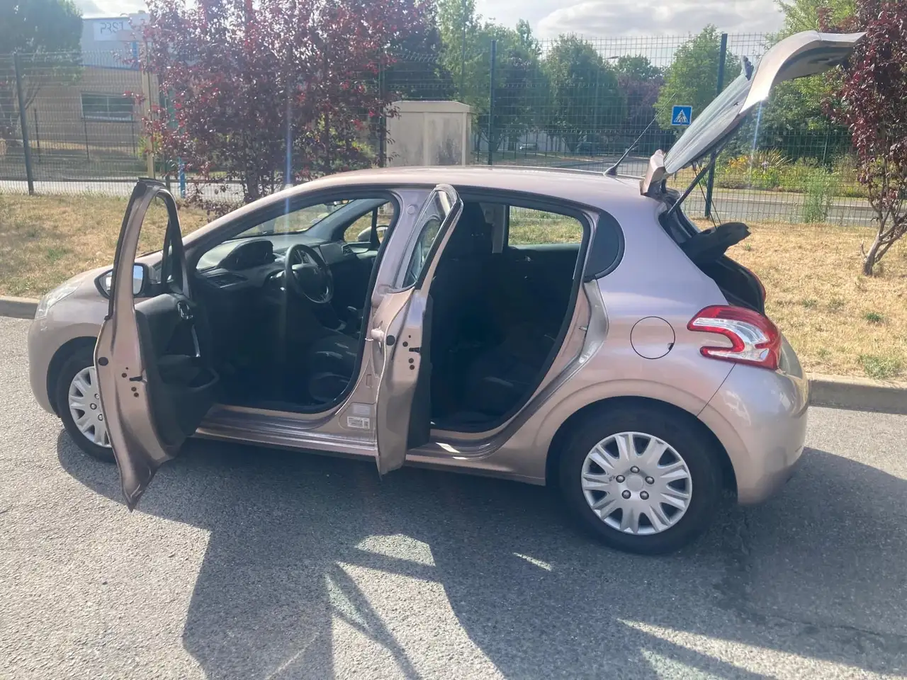 Peugeot 208 208 — photo 5