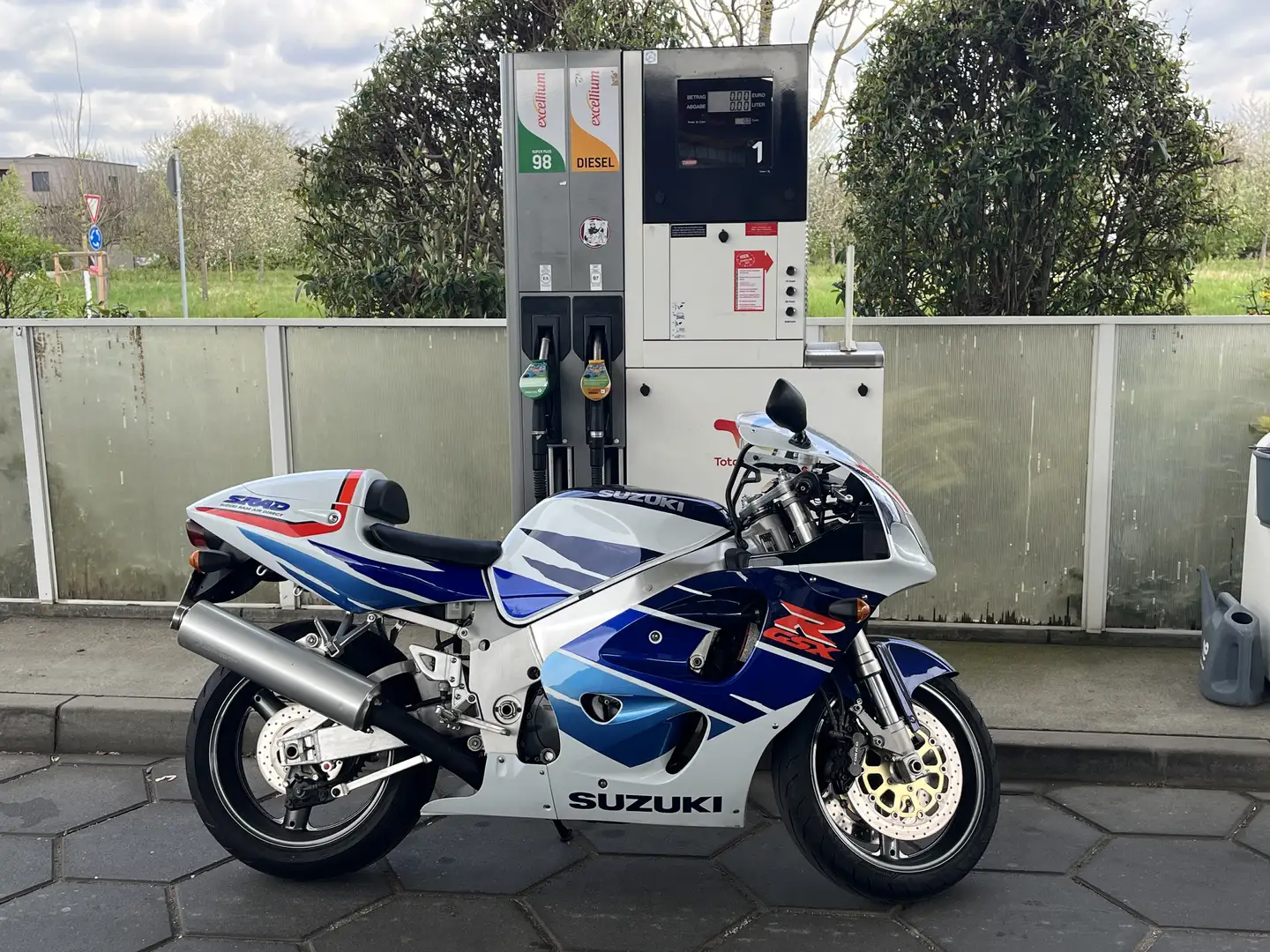 Suzuki GSX-R 750 SRAD restauriert Alb - 1