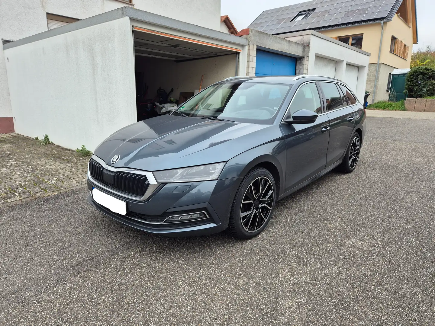 Skoda Octavia Octavia Combi 2.0 TDI DSG Style Grau - 2