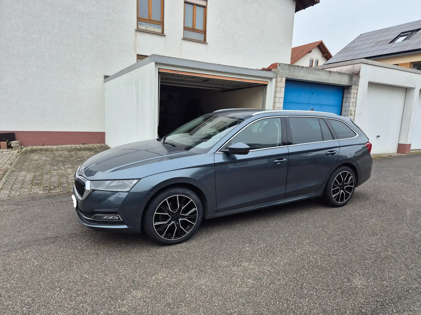 Skoda Octavia Octavia Combi 2.0 TDI DSG Style Grau - 1