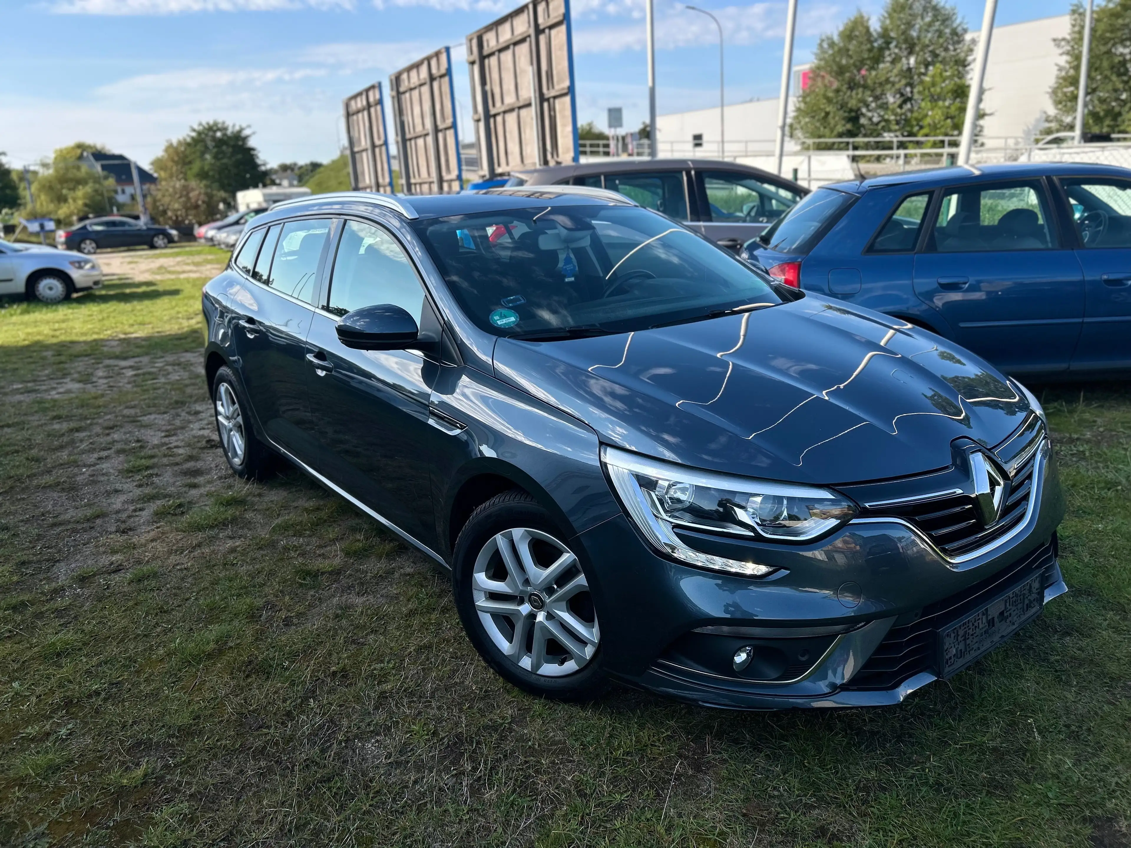 Renault Megane Megane Grandtour Grandtour ENERGY TCe 140 EDC LIMITED — photo 2