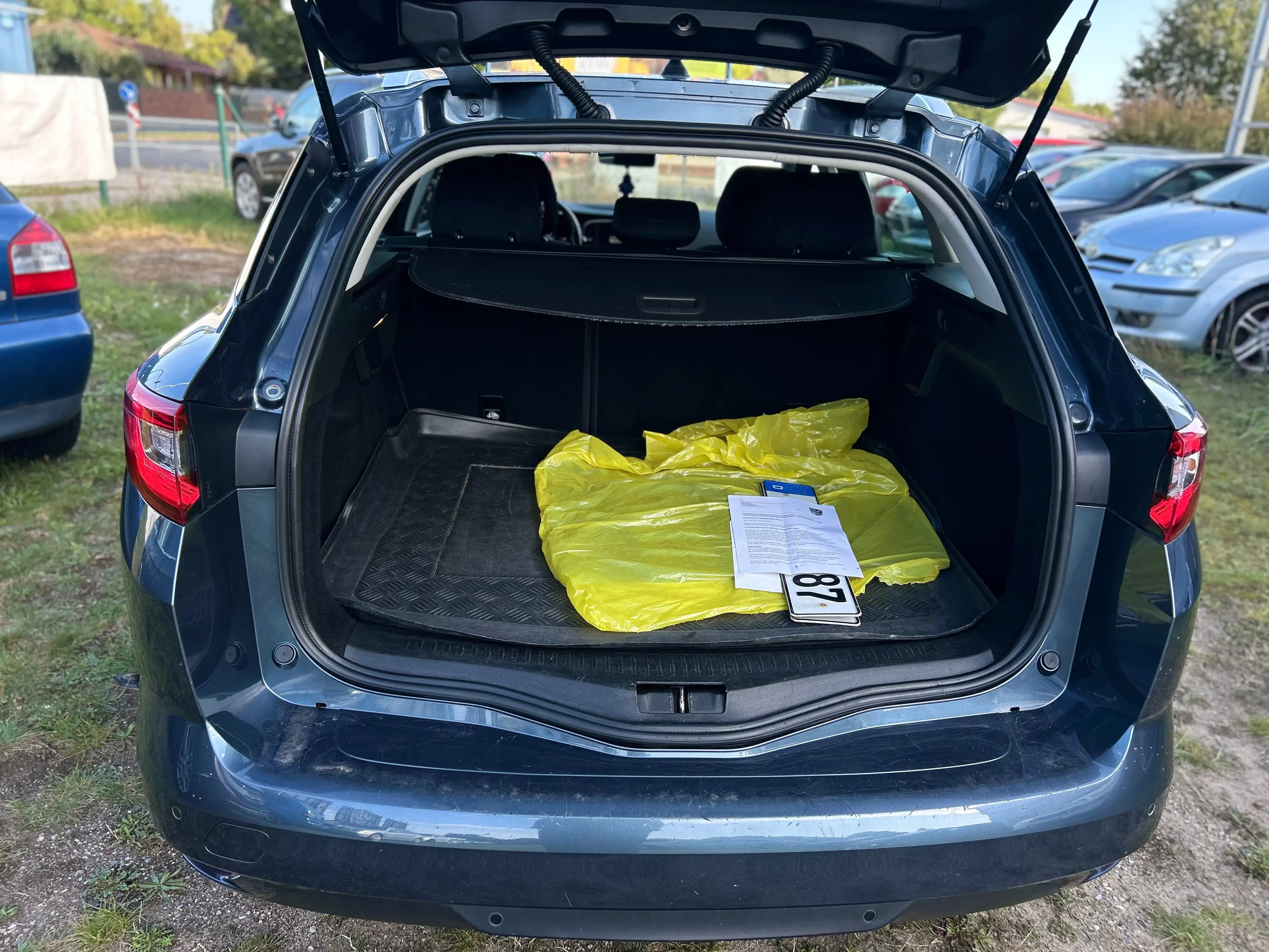 Renault Megane Megane Grandtour Grandtour ENERGY TCe 140 EDC LIMITED — photo 4