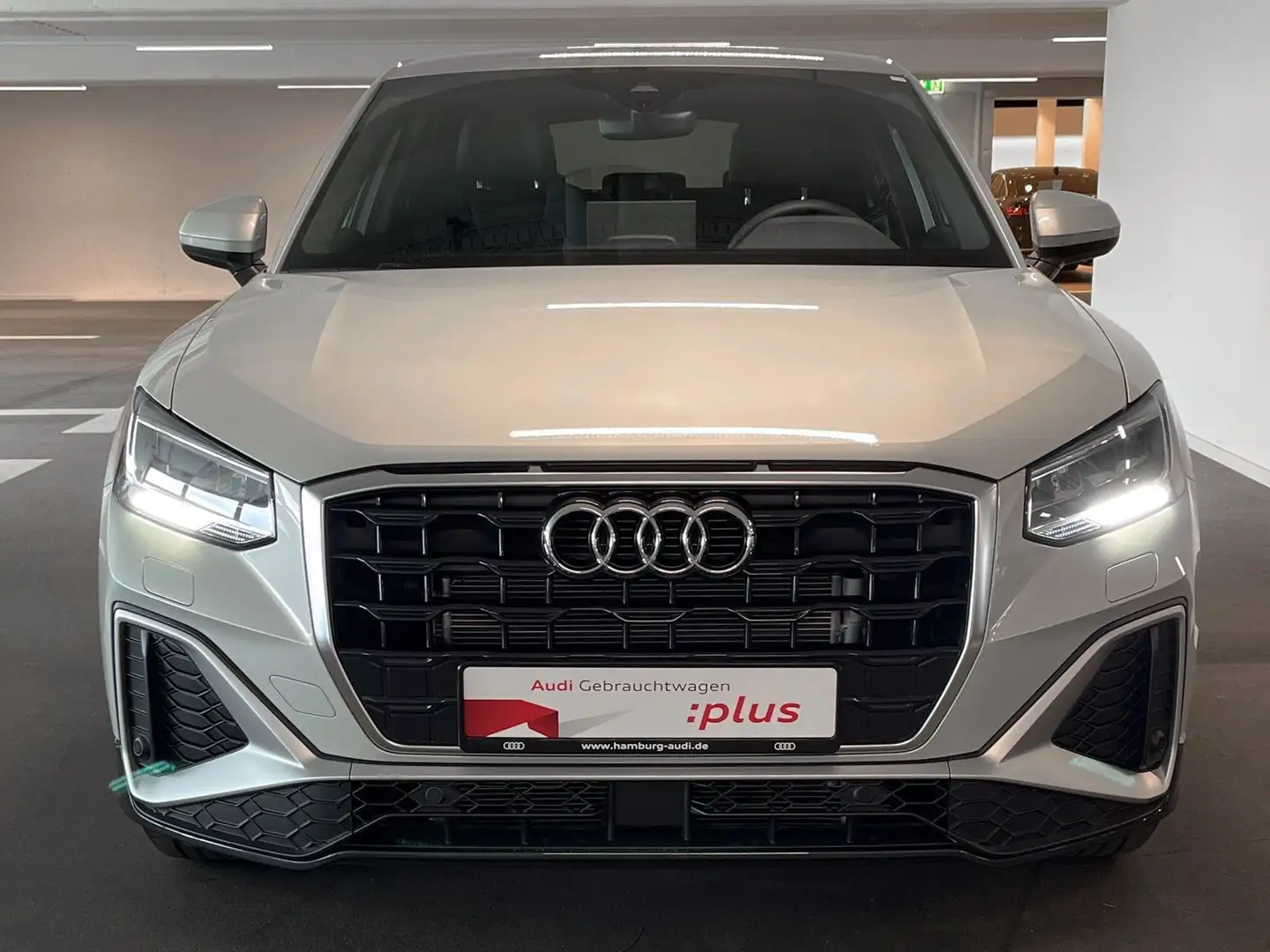 Audi Q2 35 TFSI S line S tronic 2xS LINE/LM18/AHK Silber - 2