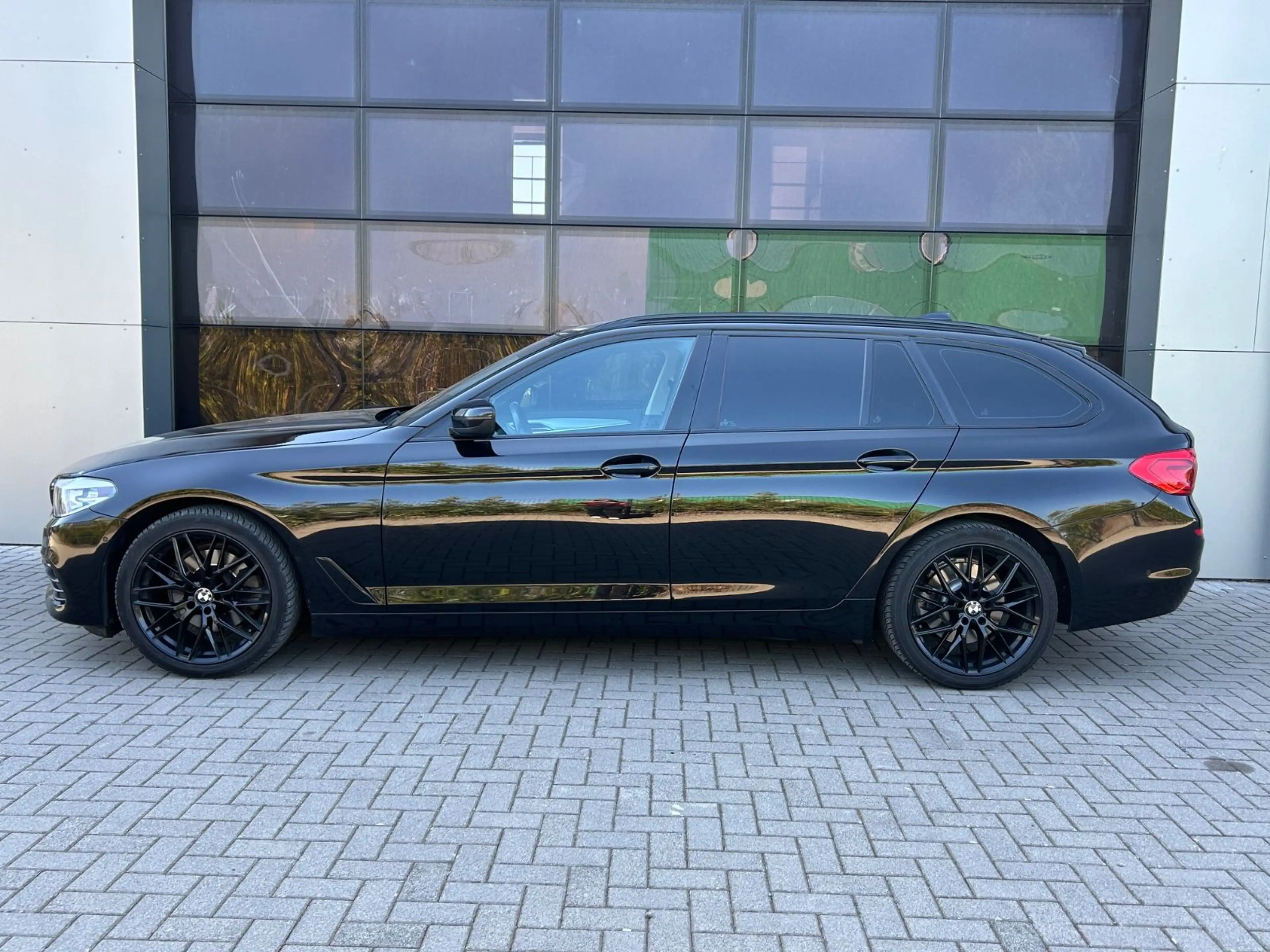 BMW 520 Touring|Rückfahrkam|Keyless|Navi — photo 2