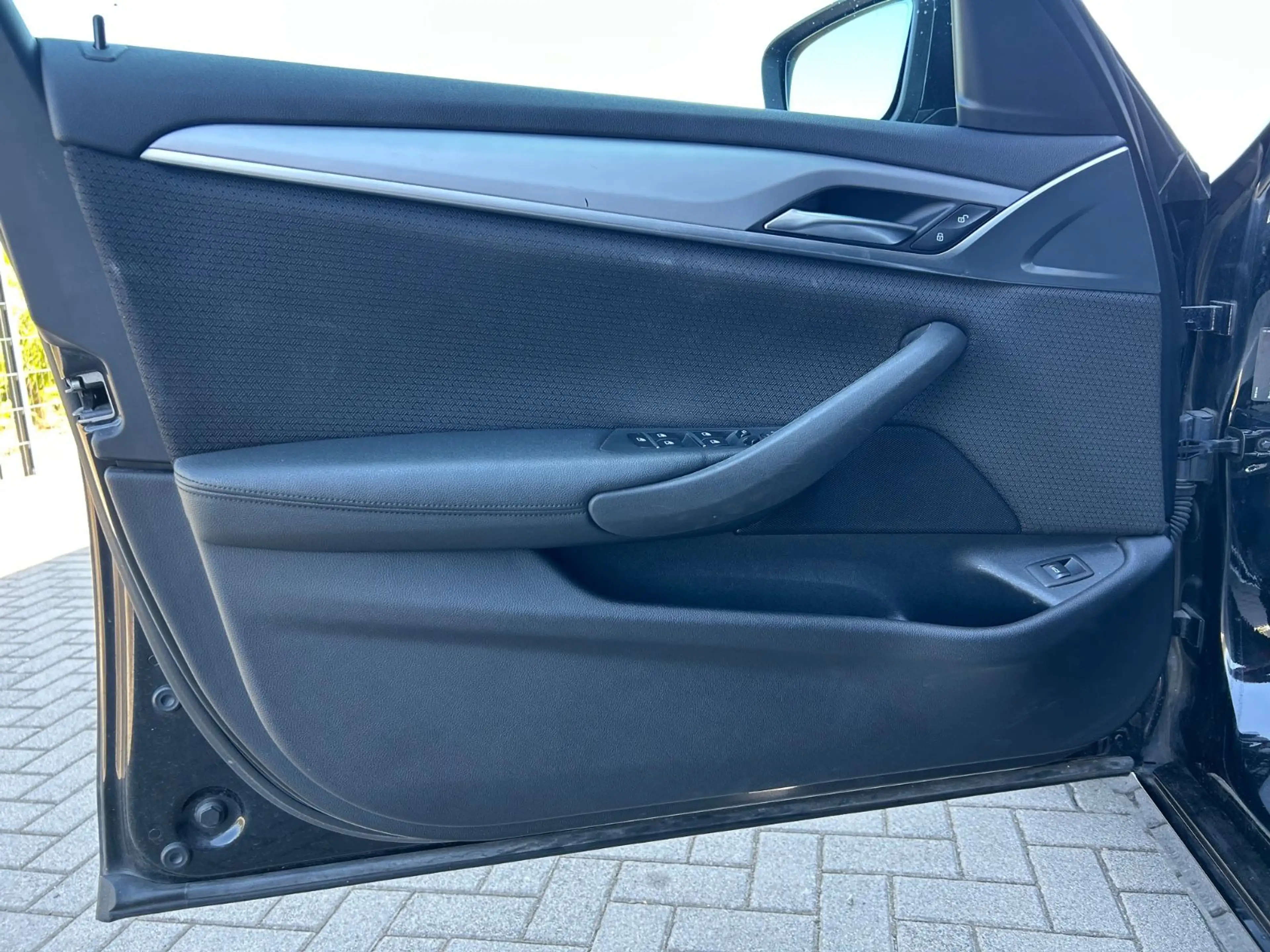 BMW 520 Touring|Rückfahrkam|Keyless|Navi — photo 9