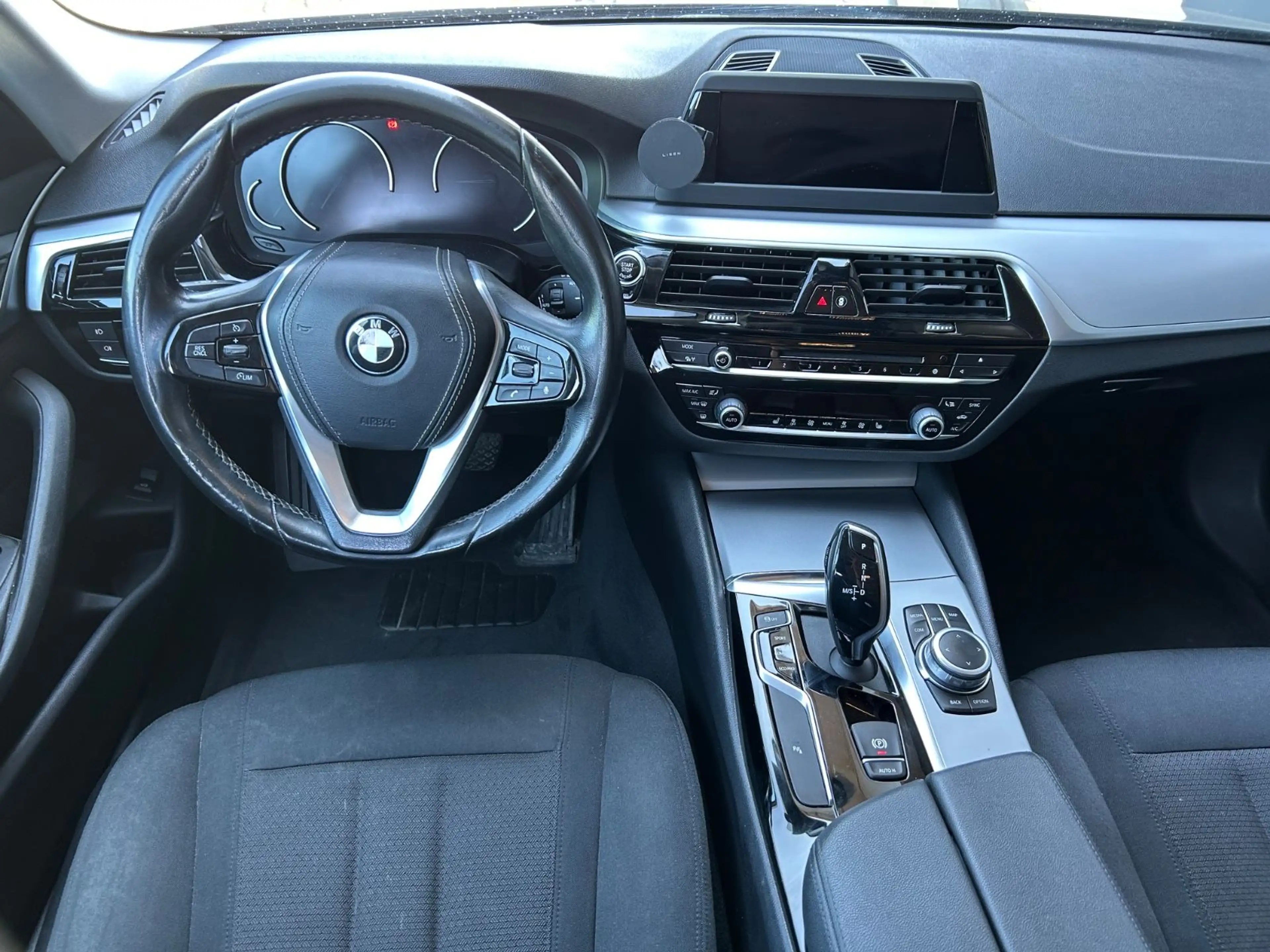 BMW 520 Touring|Rückfahrkam|Keyless|Navi — photo 13