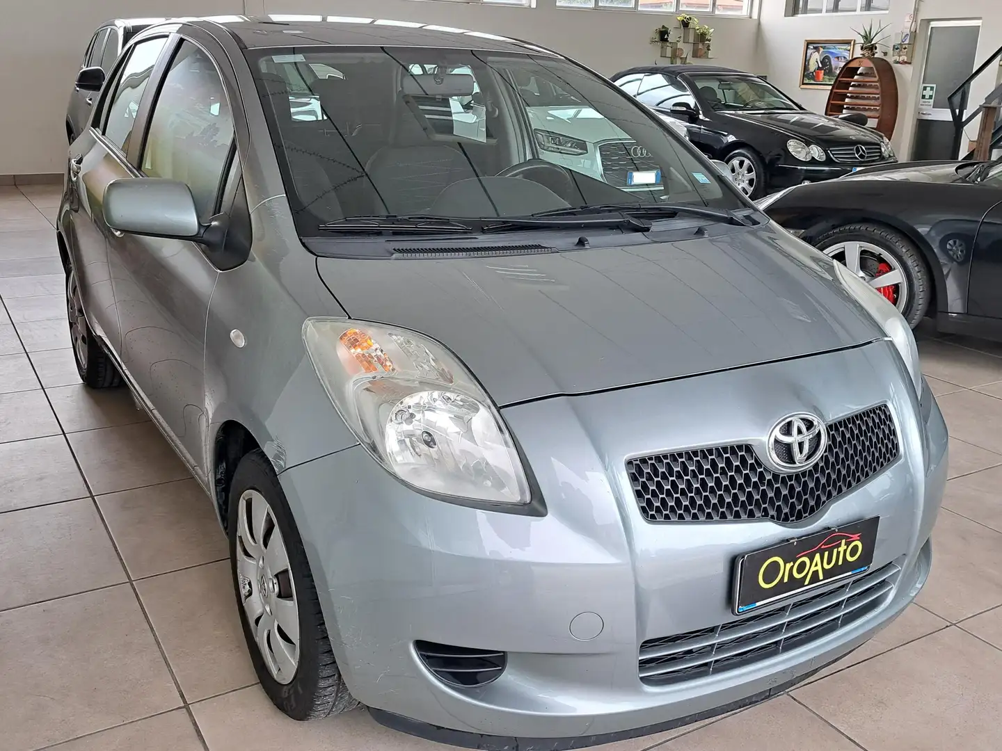 Toyota Yaris 1.0 5 p. UniProprietario-Sempre Tagliandata Toyota Grigio - 2