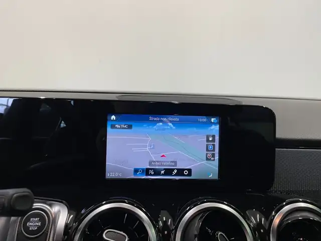 Mercedes-Benz GLB view 10