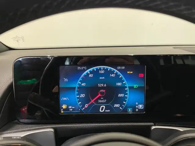 Mercedes-Benz GLB view 5