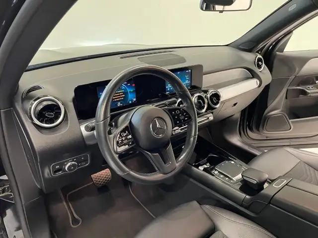 Mercedes-Benz GLB view 15