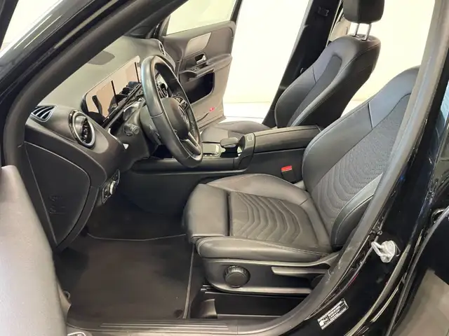 Mercedes-Benz GLB view 6