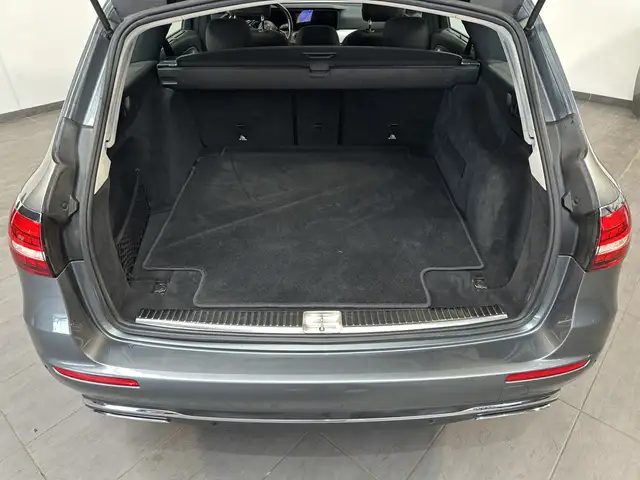 Mercedes-Benz E-Class view 6