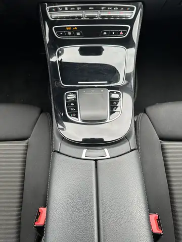 Mercedes-Benz 220 view 14