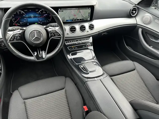 Mercedes-Benz 220 view 12