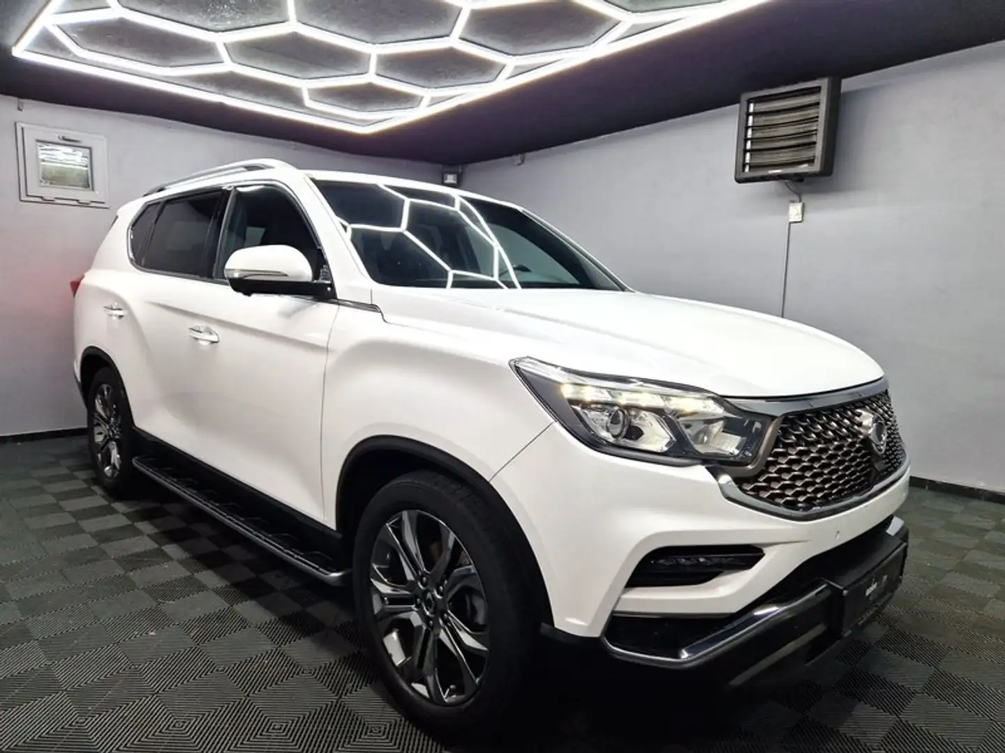 SsangYong Rexton NOBLESSE 2.2 4WD|7SITZE|LEDER|AUTOM|LED|NAVI Weiß - 2