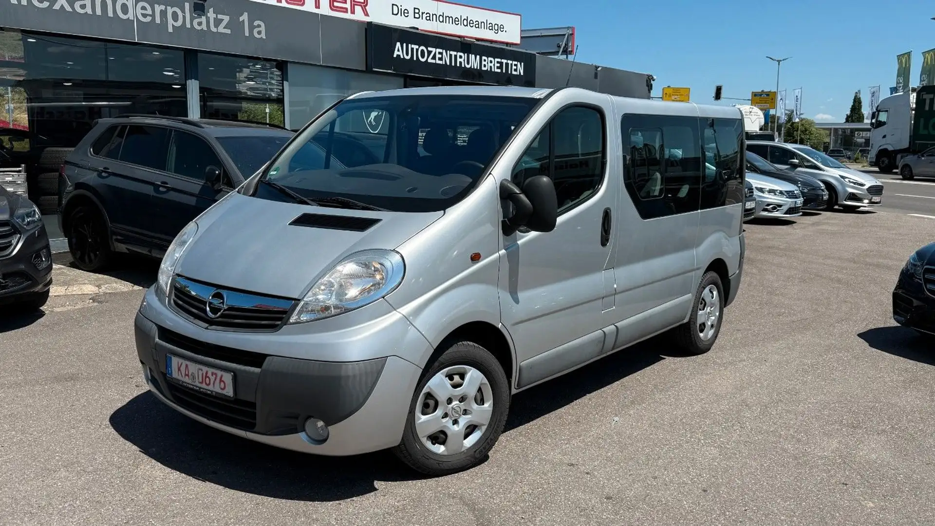 Opel Vivaro Kasten Kombi L1H1 2,7t*Navi*PDC*Klima*9Si Silber - 1