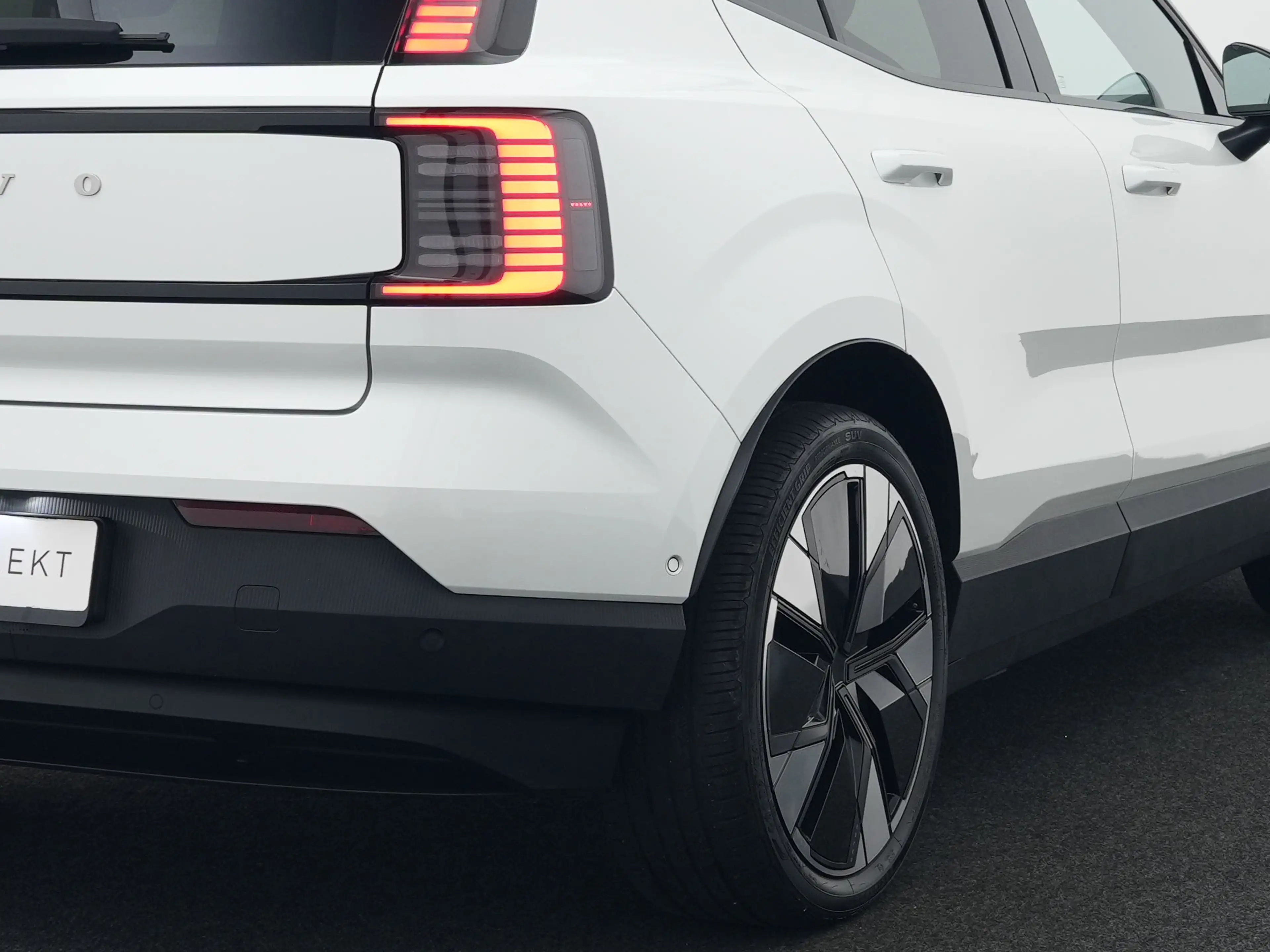 Volvo EX30 Twin Motor Performance Ultra 69 kWh | PANO | 20" | — photo 33