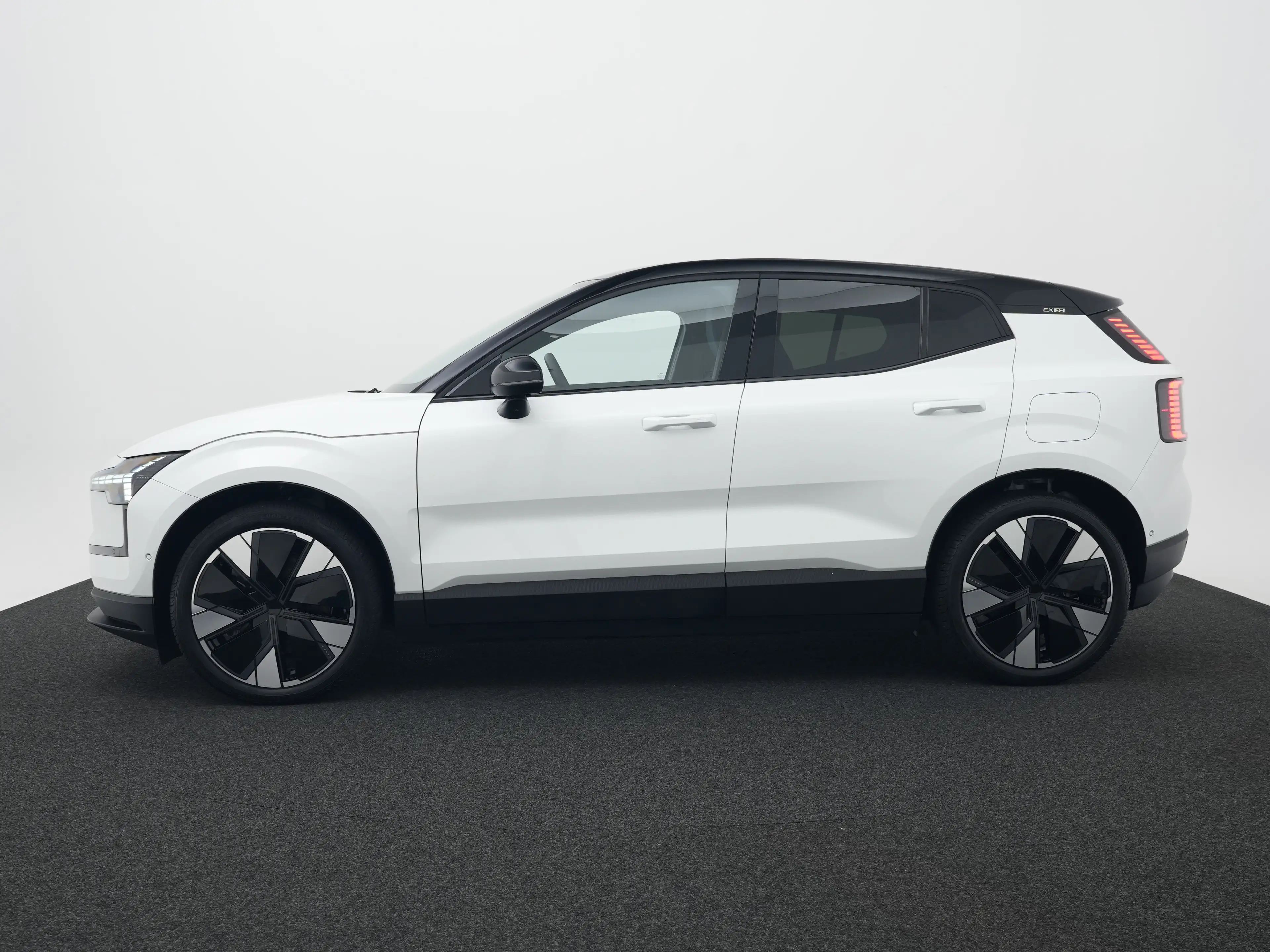 Volvo EX30 Twin Motor Performance Ultra 69 kWh | PANO | 20" | — photo 4