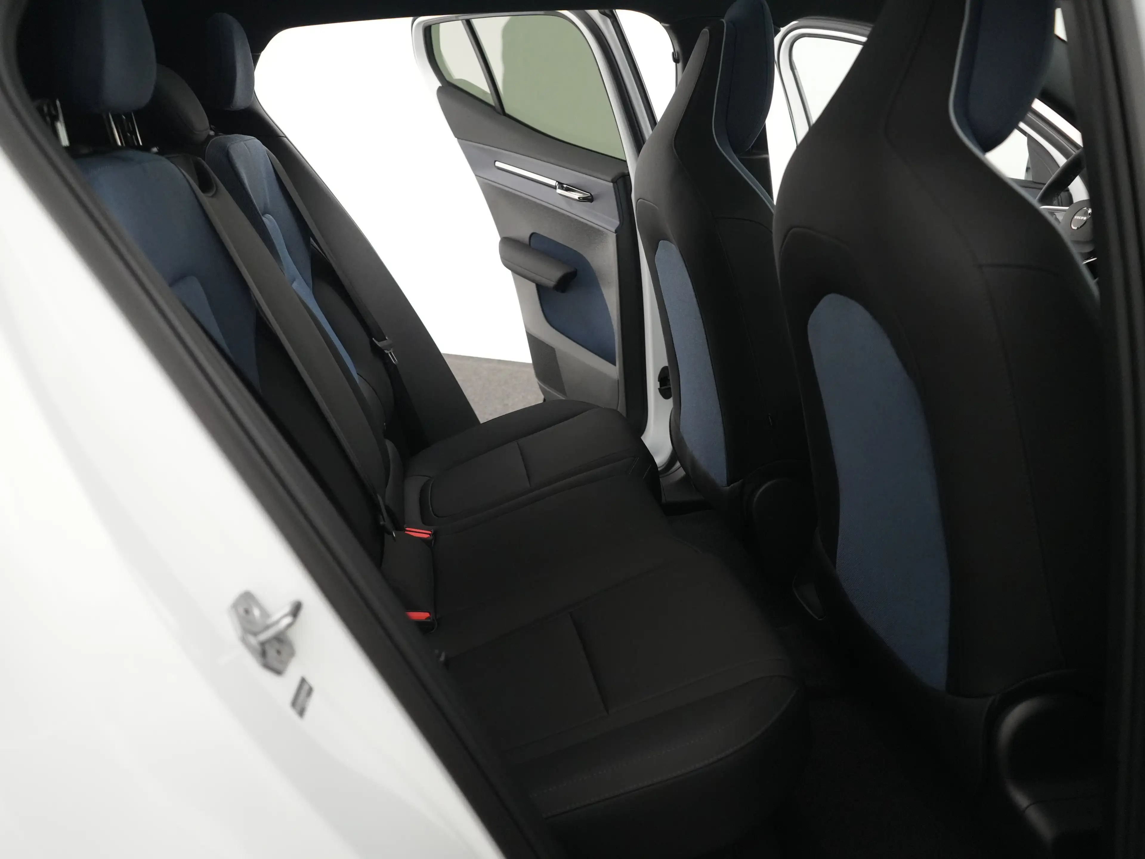 Volvo EX30 Twin Motor Performance Ultra 69 kWh | PANO | 20" | — photo 10